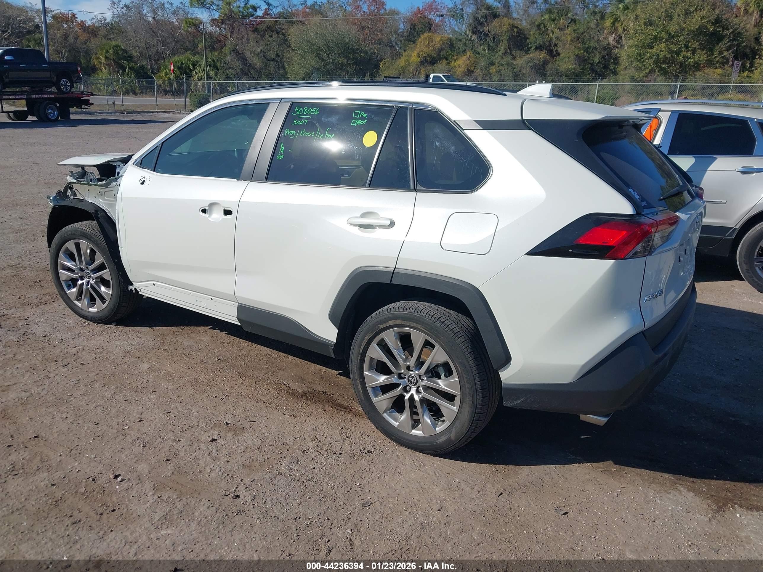 TOYOTA RAV4 image 3