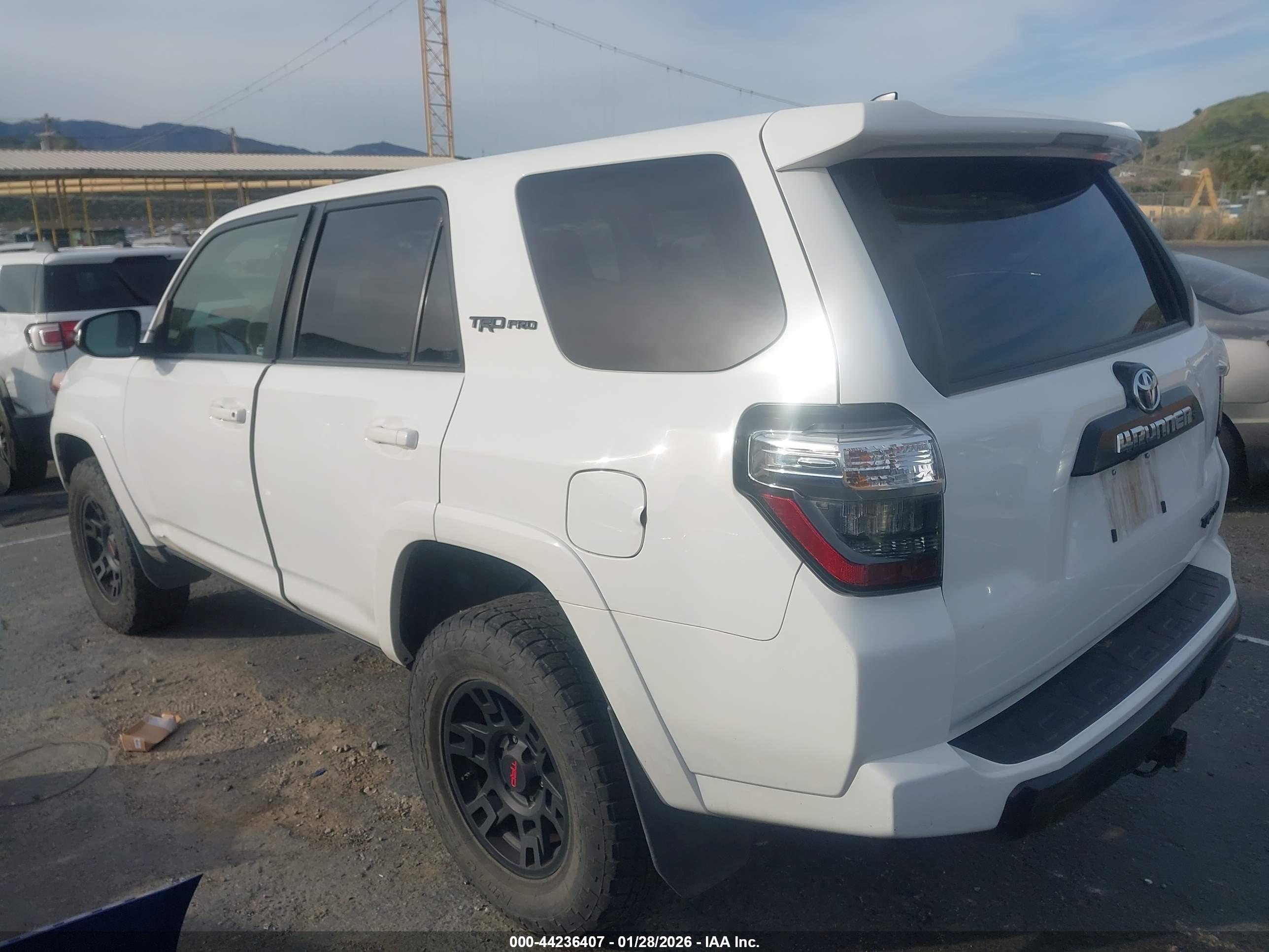 TOYOTA 4RUNNER image 3
