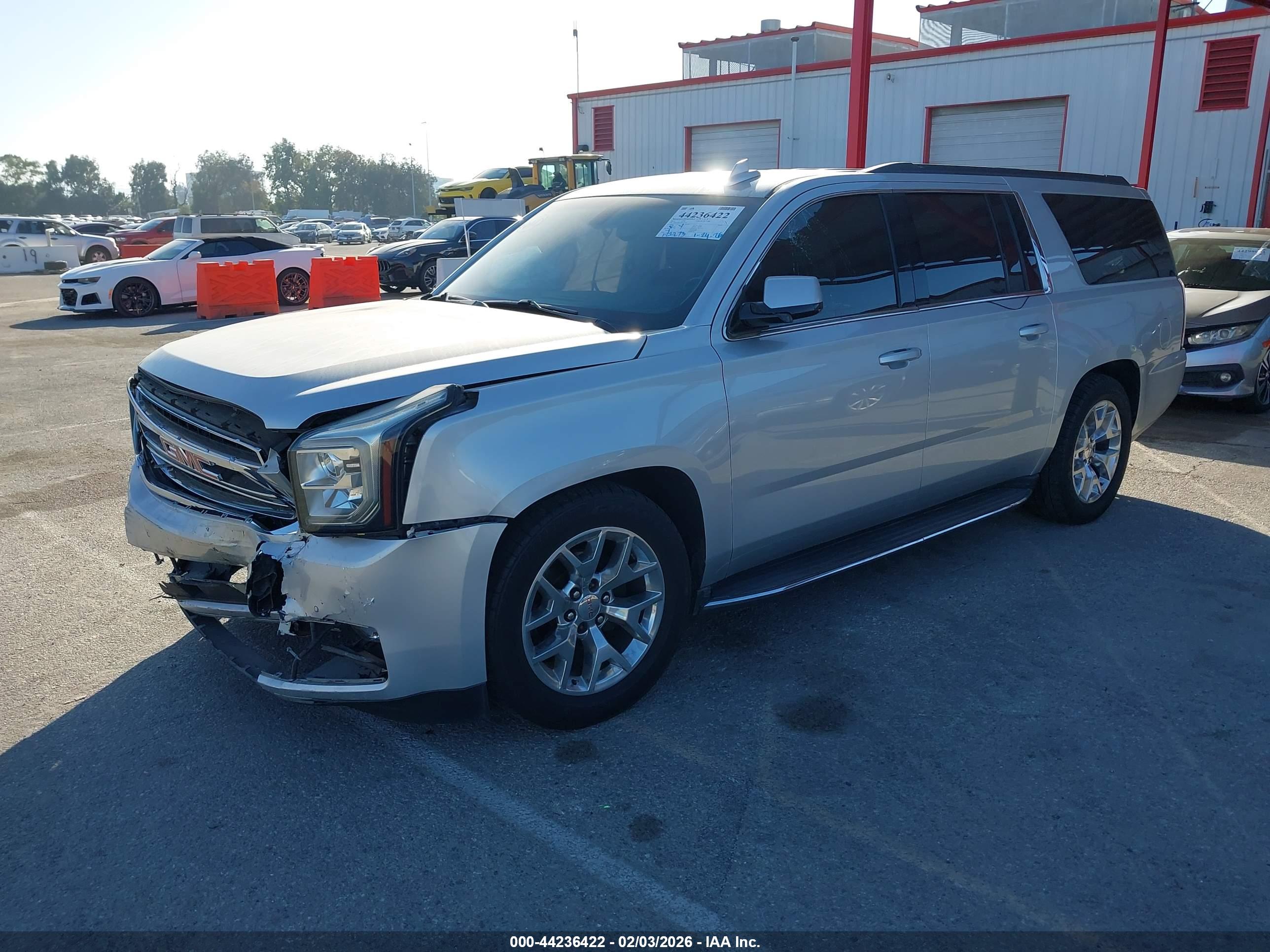 GMC YUKON image 2