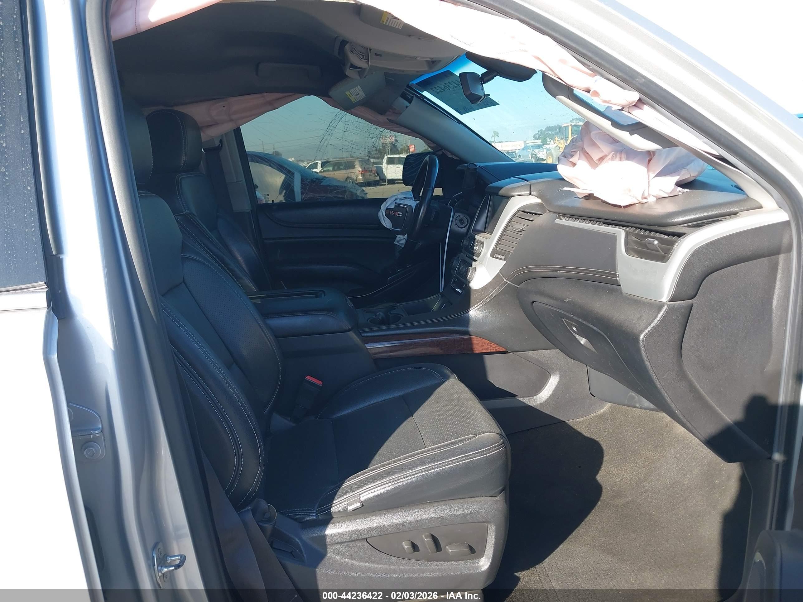 GMC YUKON image 5