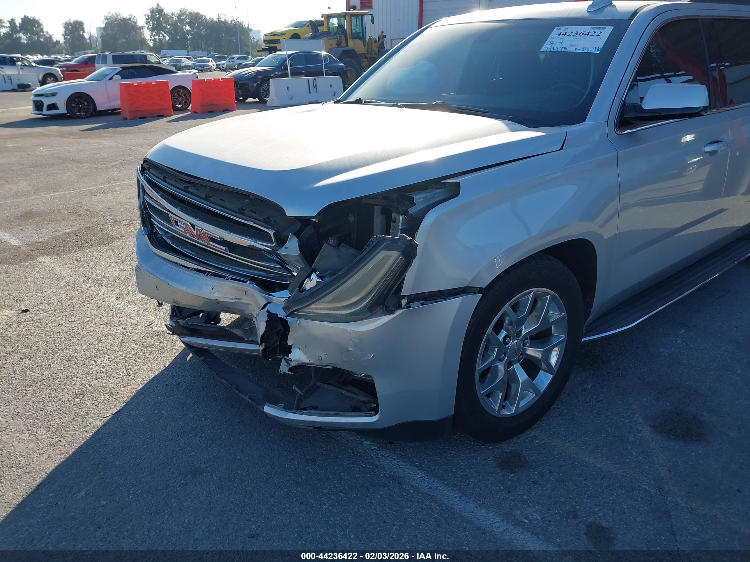 GMC YUKON image 6