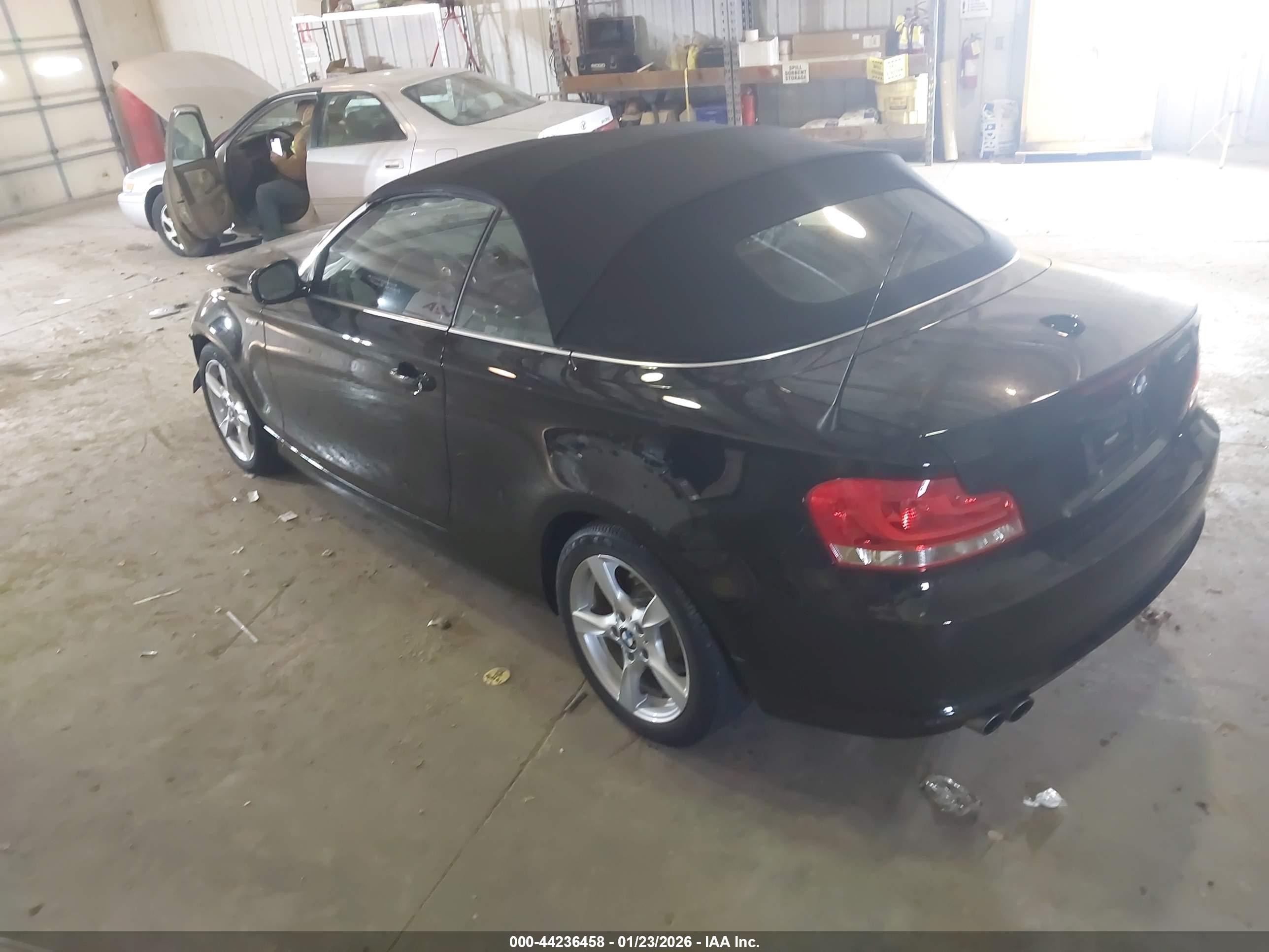 BMW 128I image 3