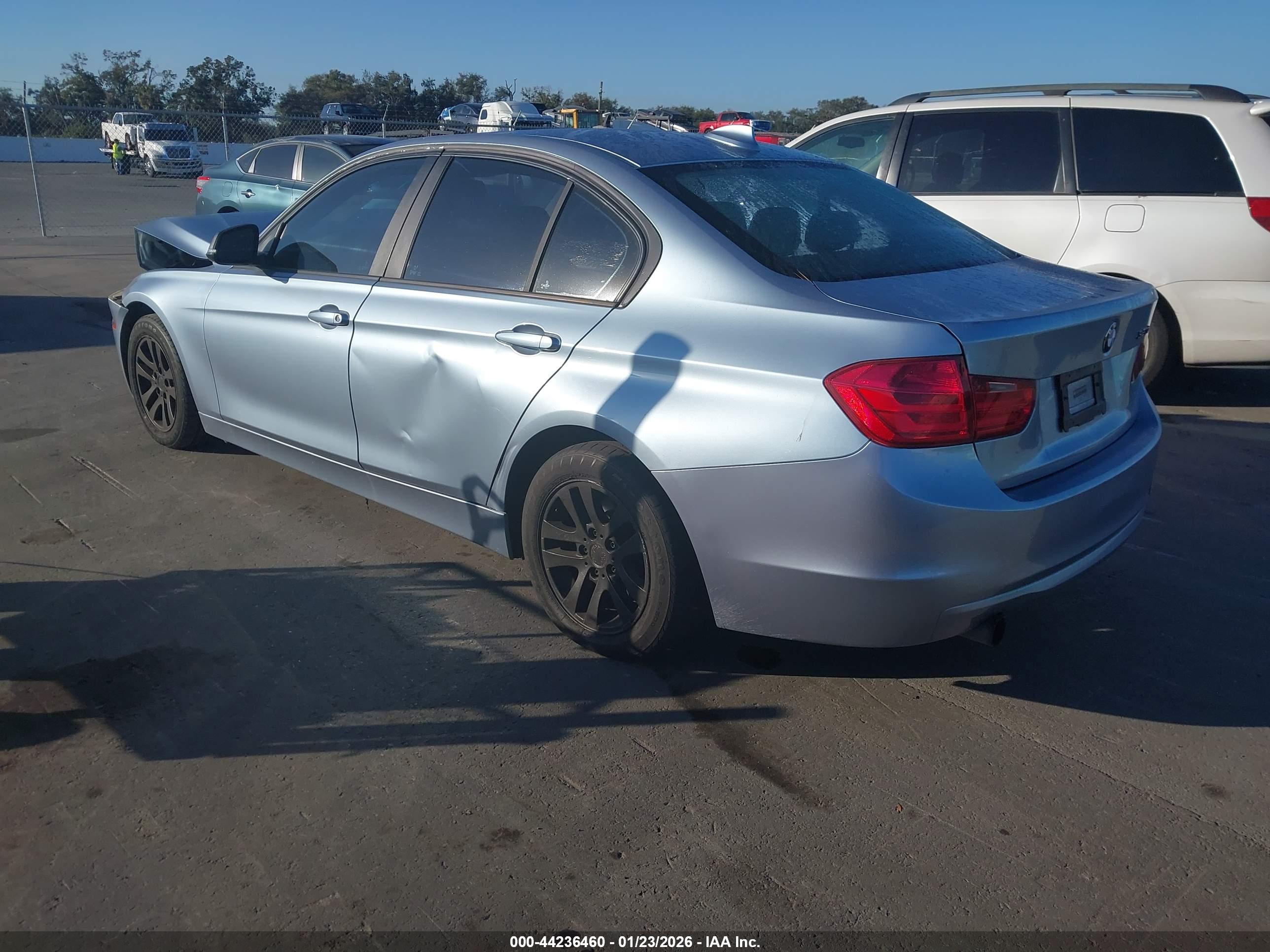 BMW 320I image 3