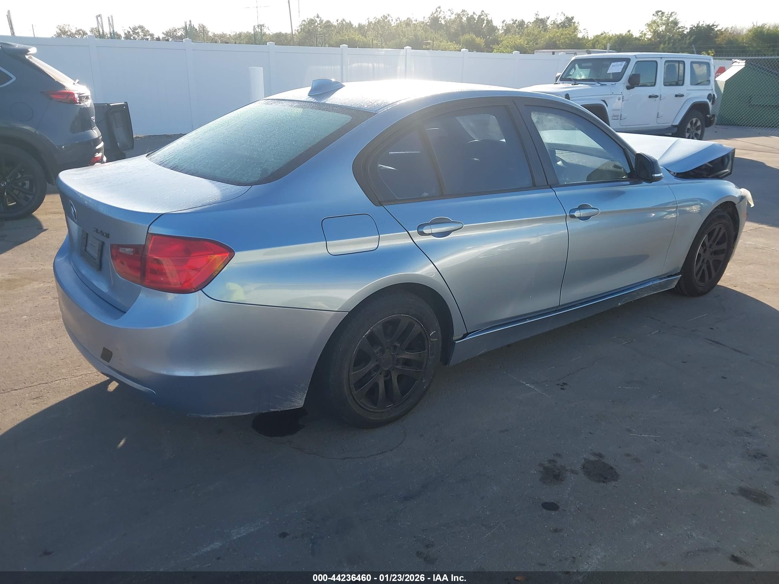 BMW 320I image 4