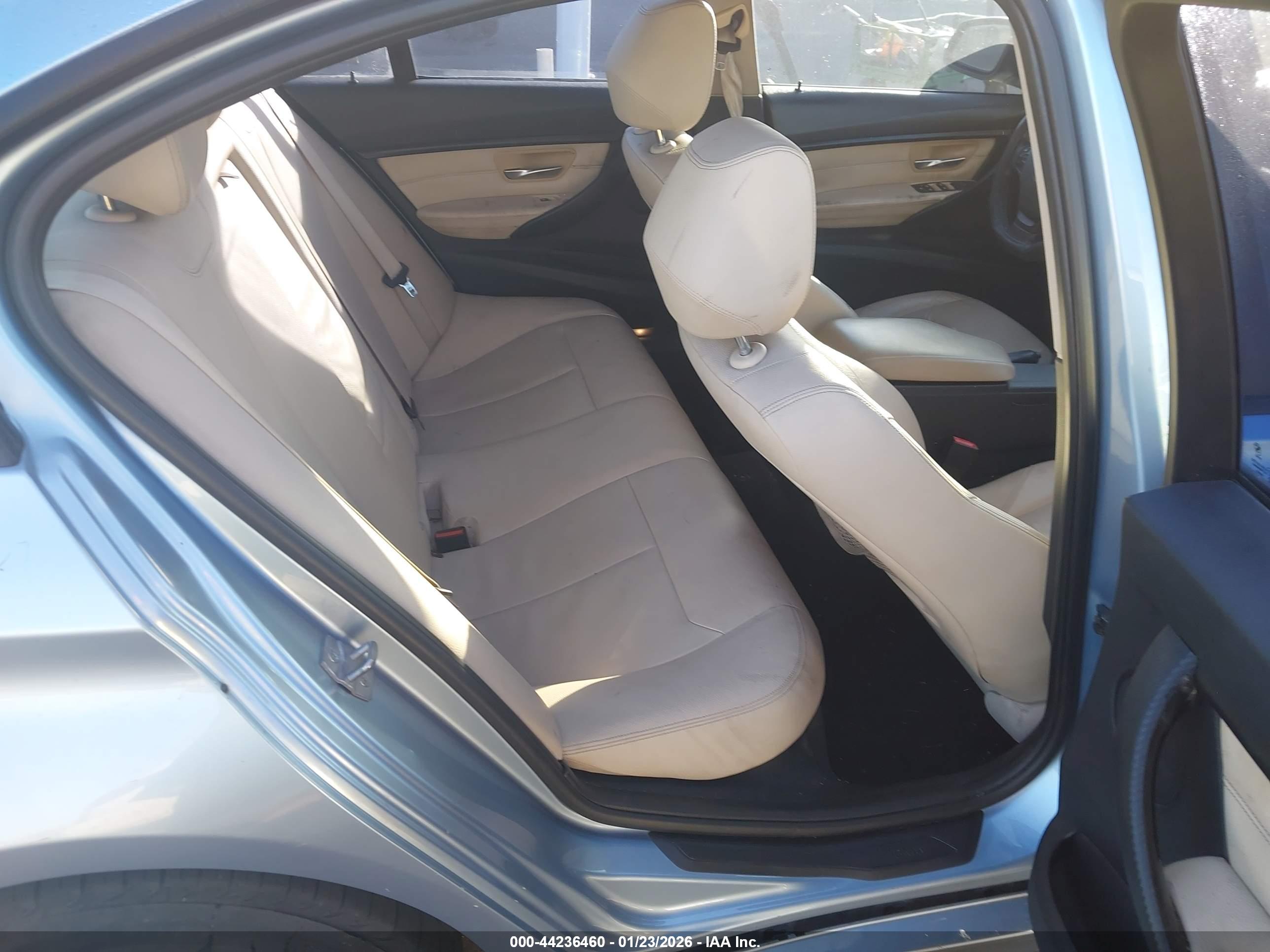 BMW 320I image 8