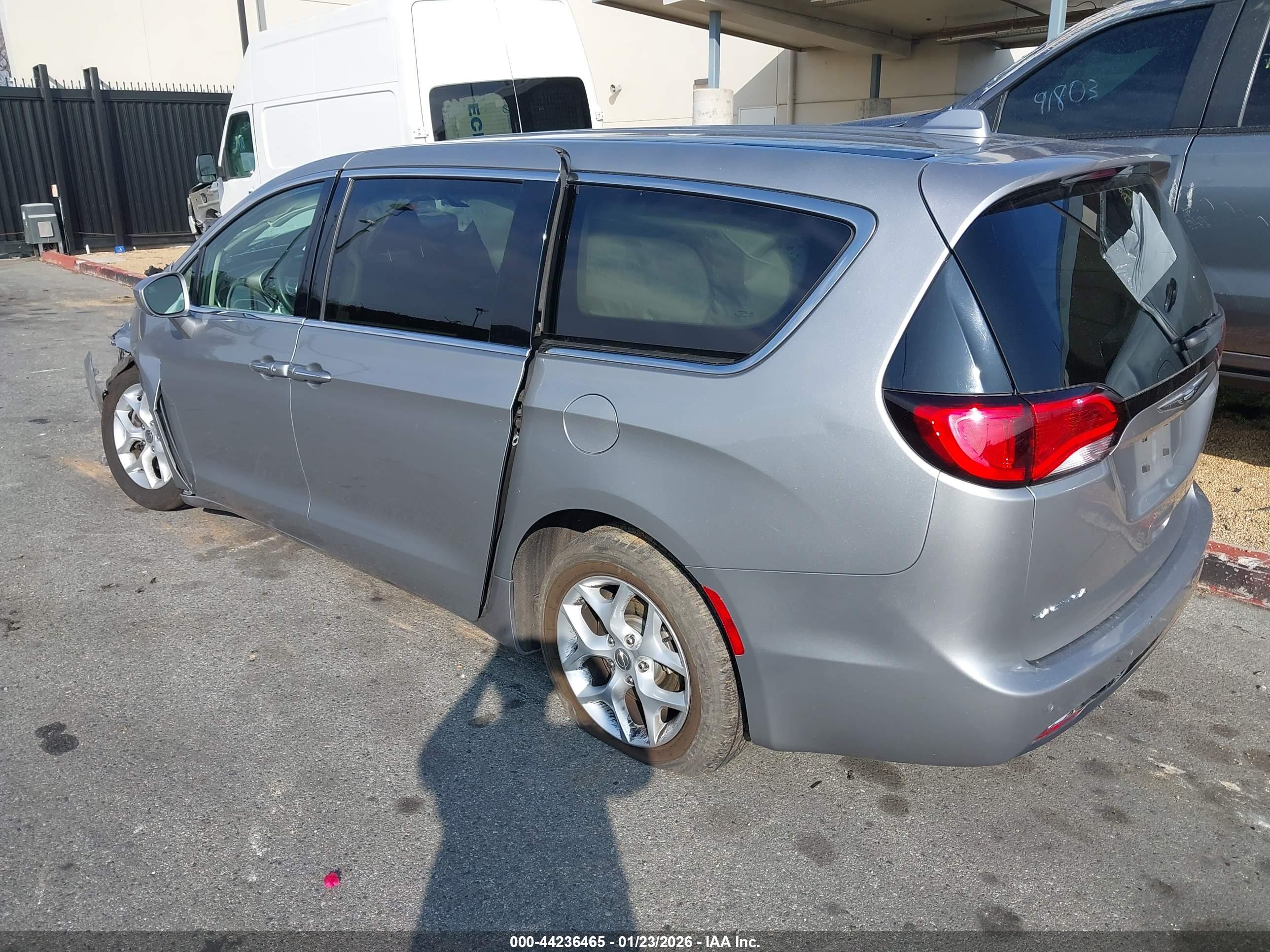 CHRYSLER PACIFICA image 3