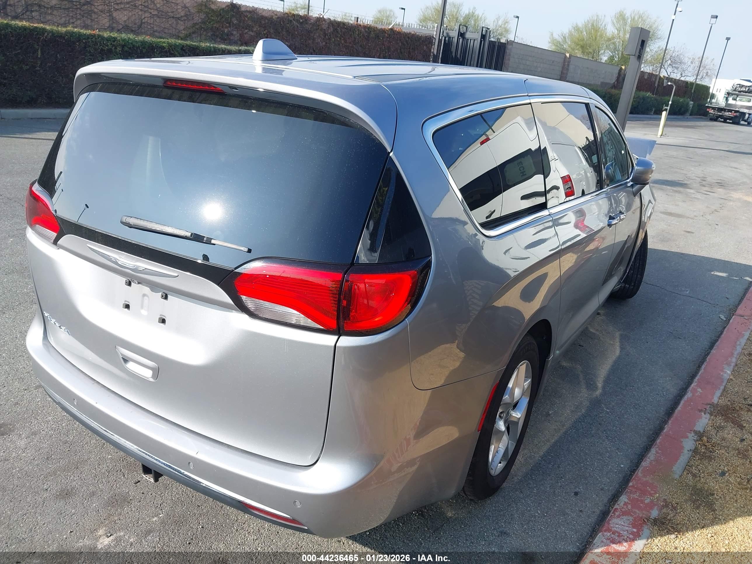 CHRYSLER PACIFICA image 4