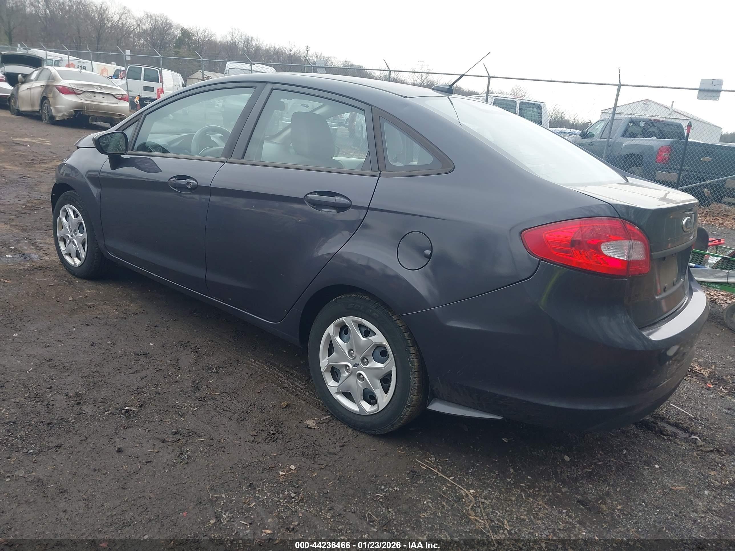 FORD FIESTA image 3