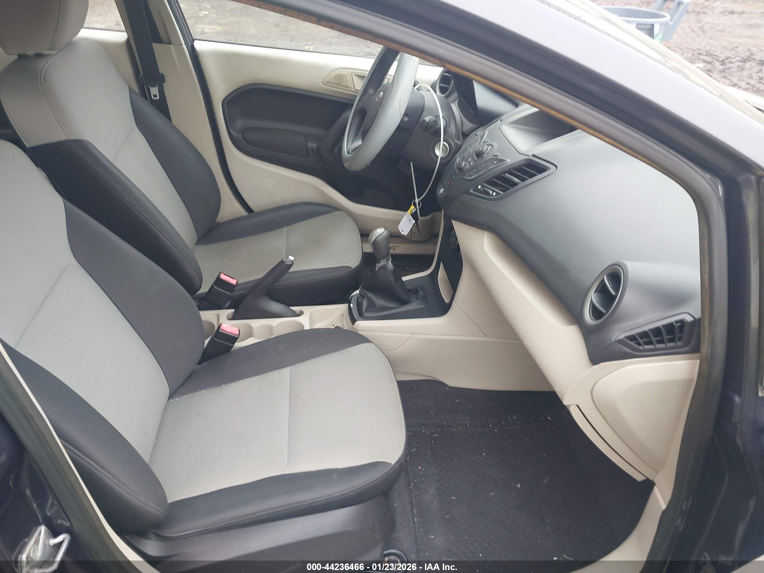 FORD FIESTA image 5