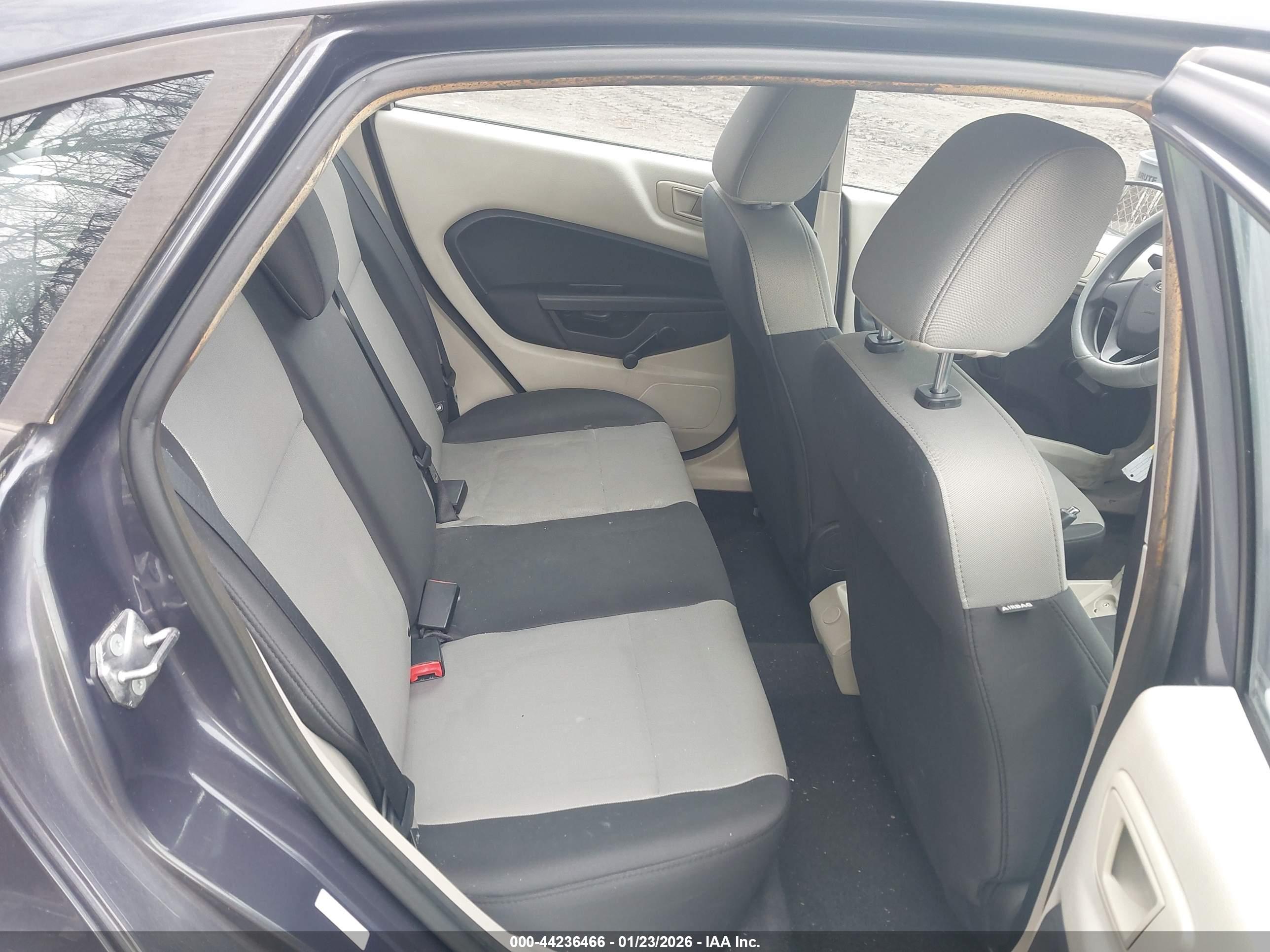 FORD FIESTA image 8