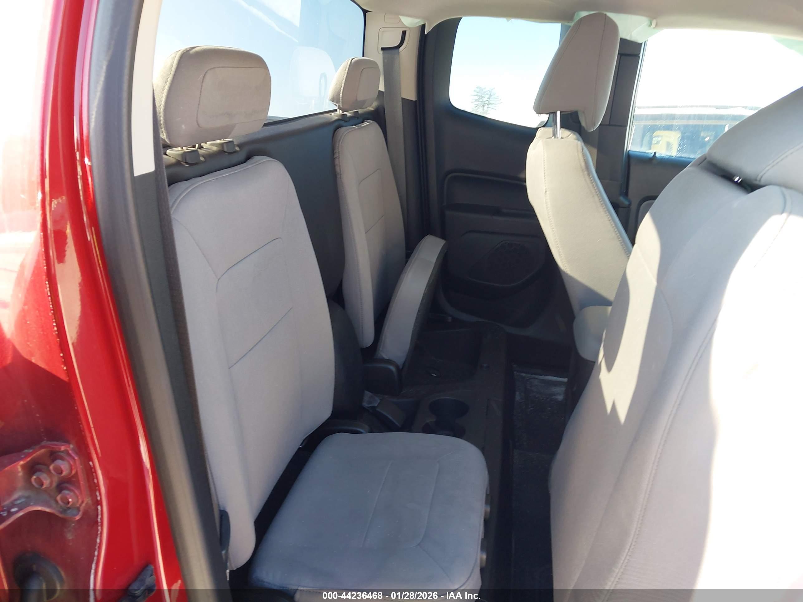 GMC CANYON image 8