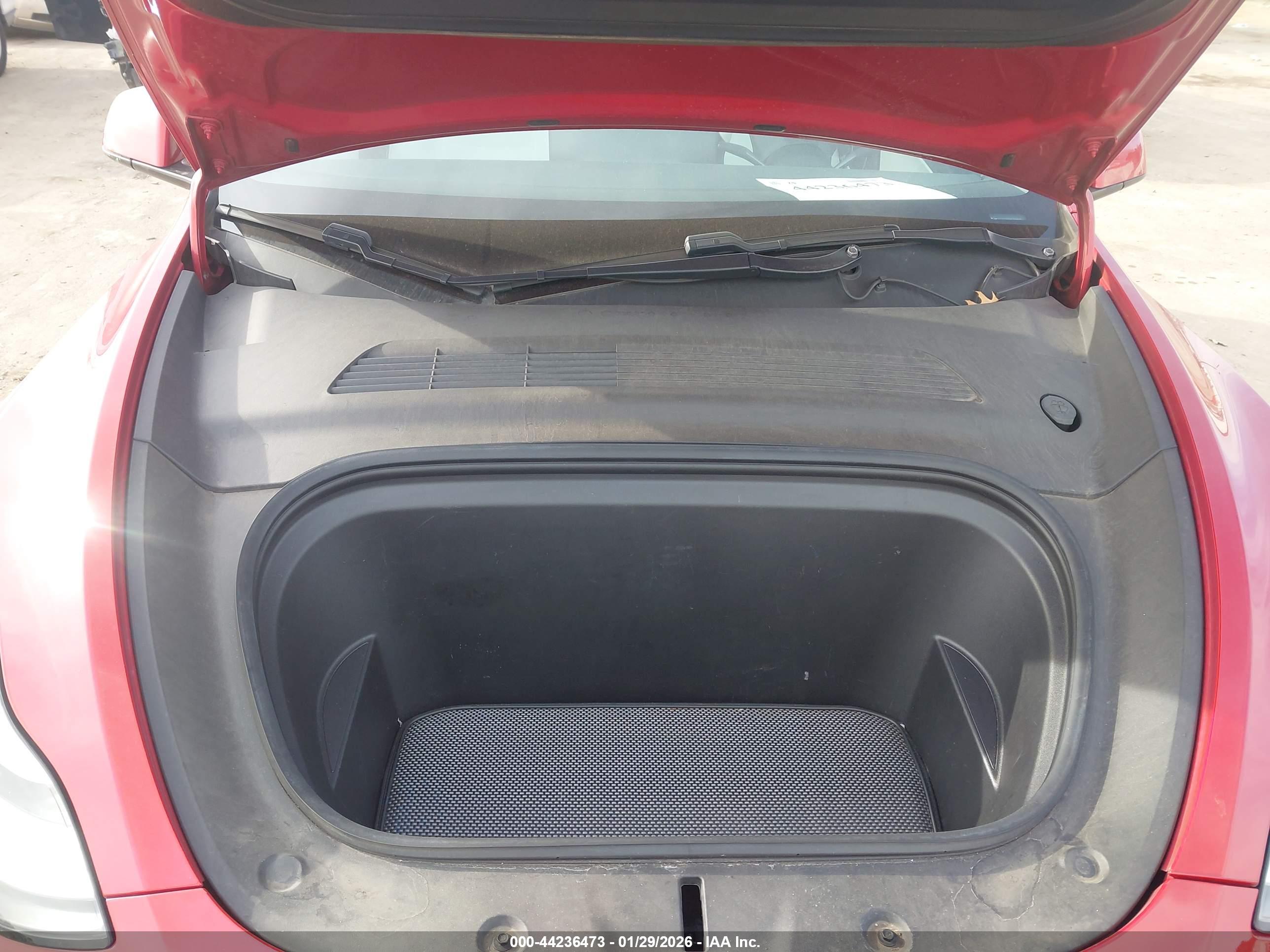 TESLA MODEL image 10