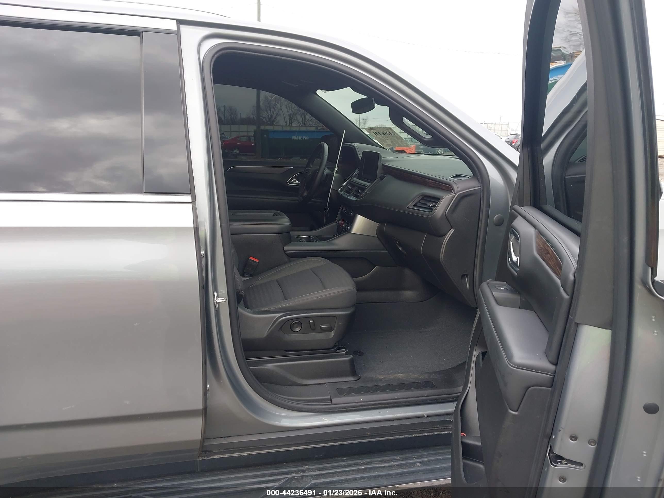 CHEVROLET TAHOE image 5