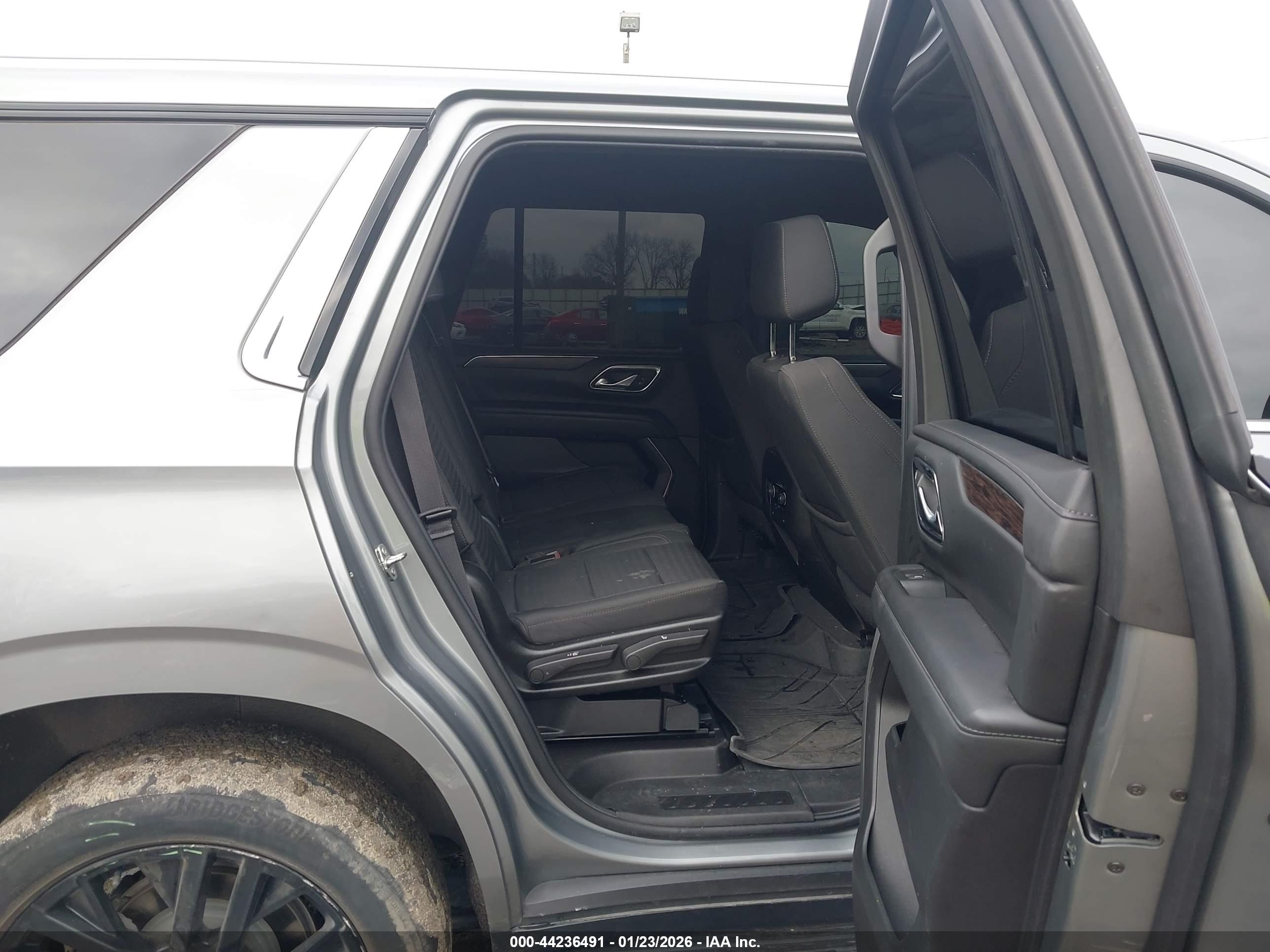 CHEVROLET TAHOE image 8