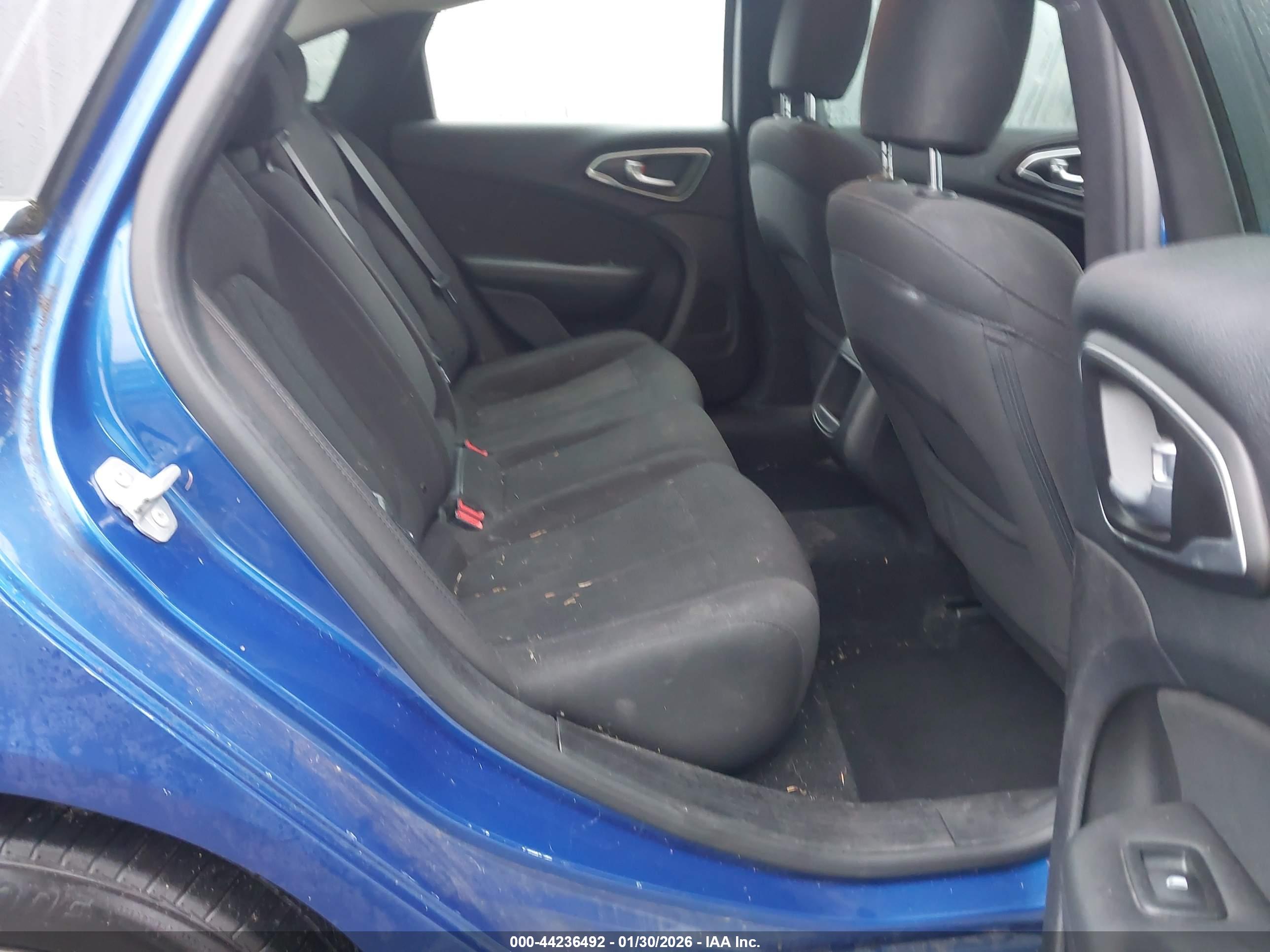 CHRYSLER 200 image 8