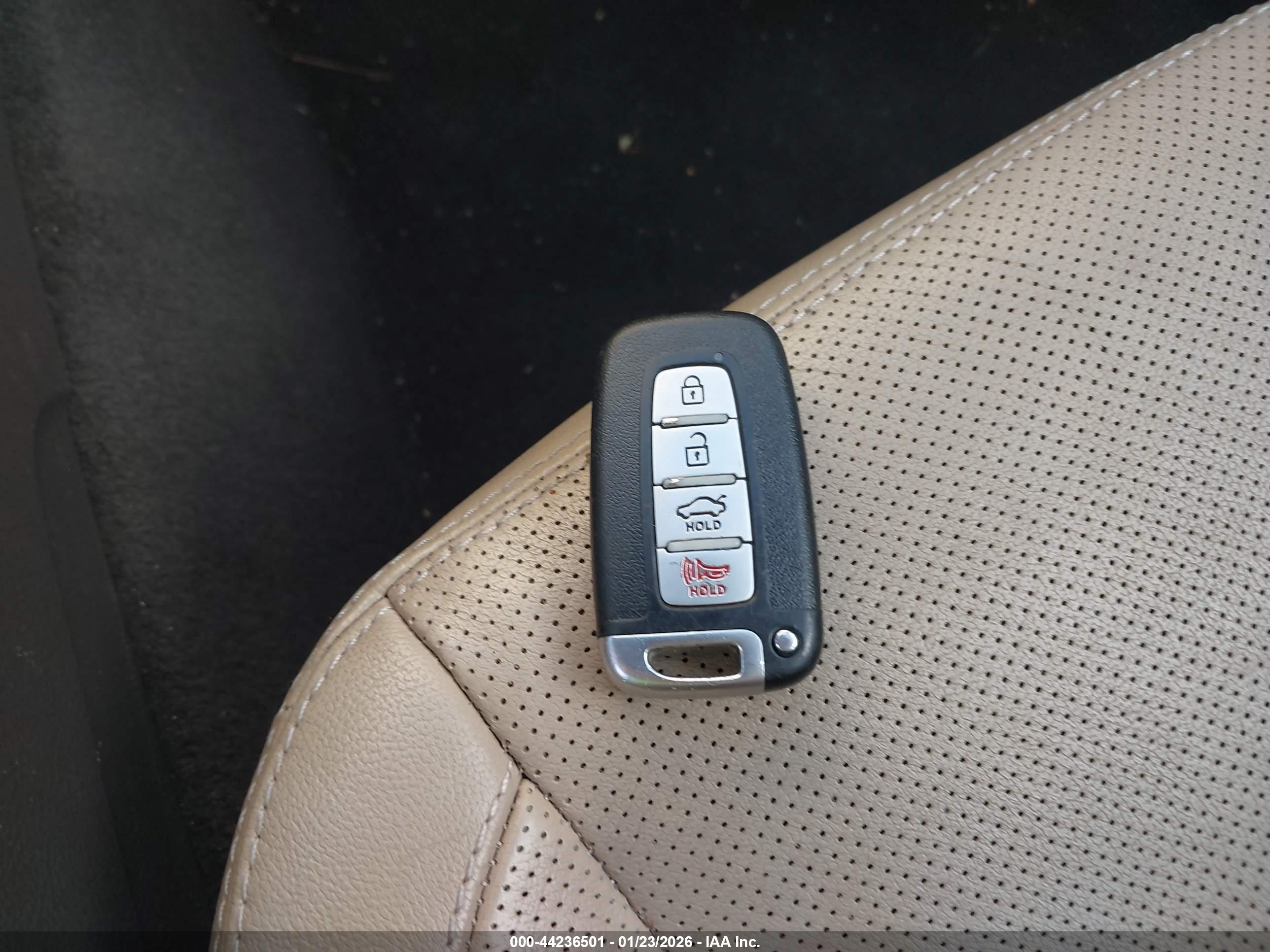 HYUNDAI GENESIS image 11