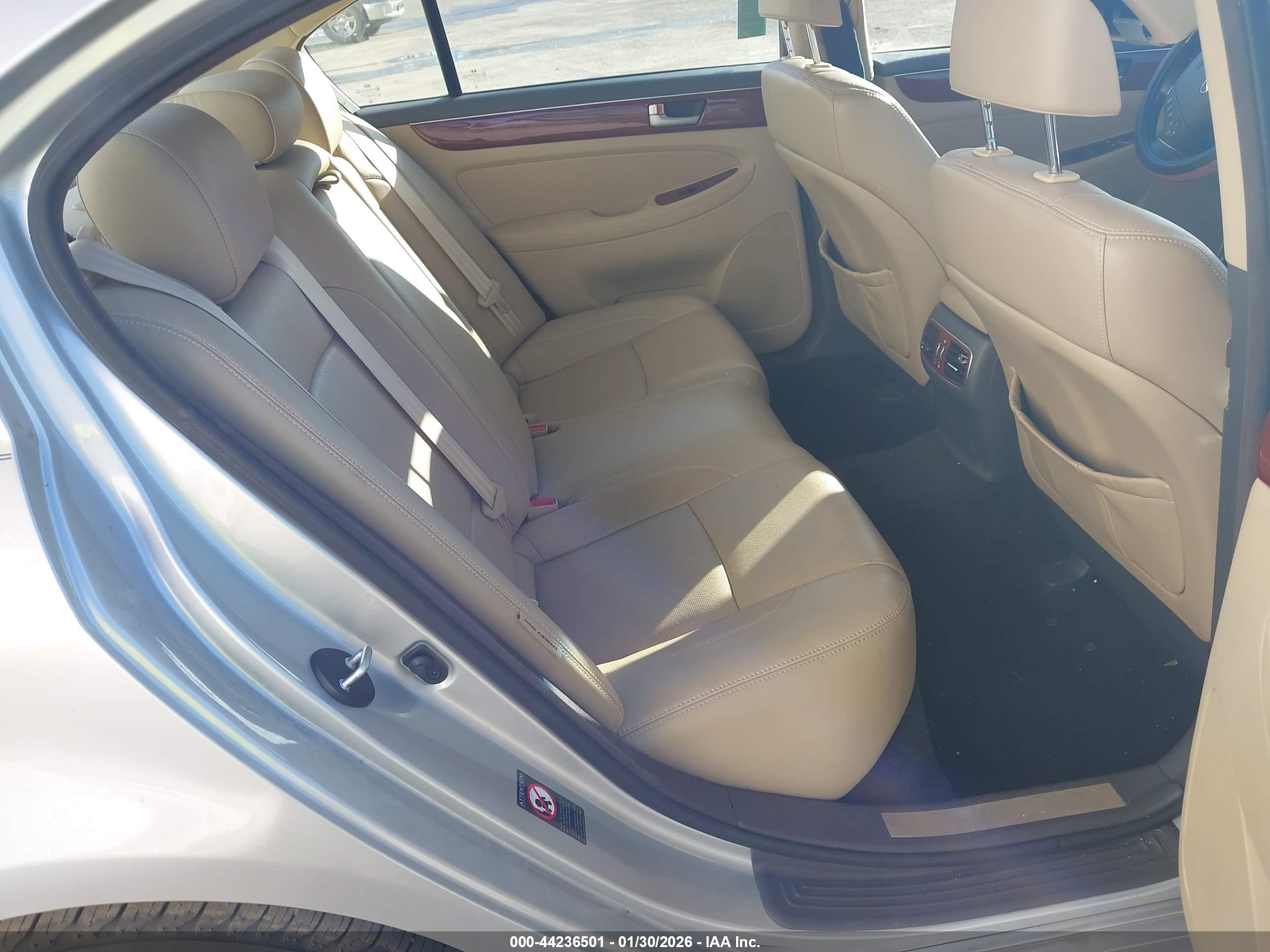 HYUNDAI GENESIS image 8