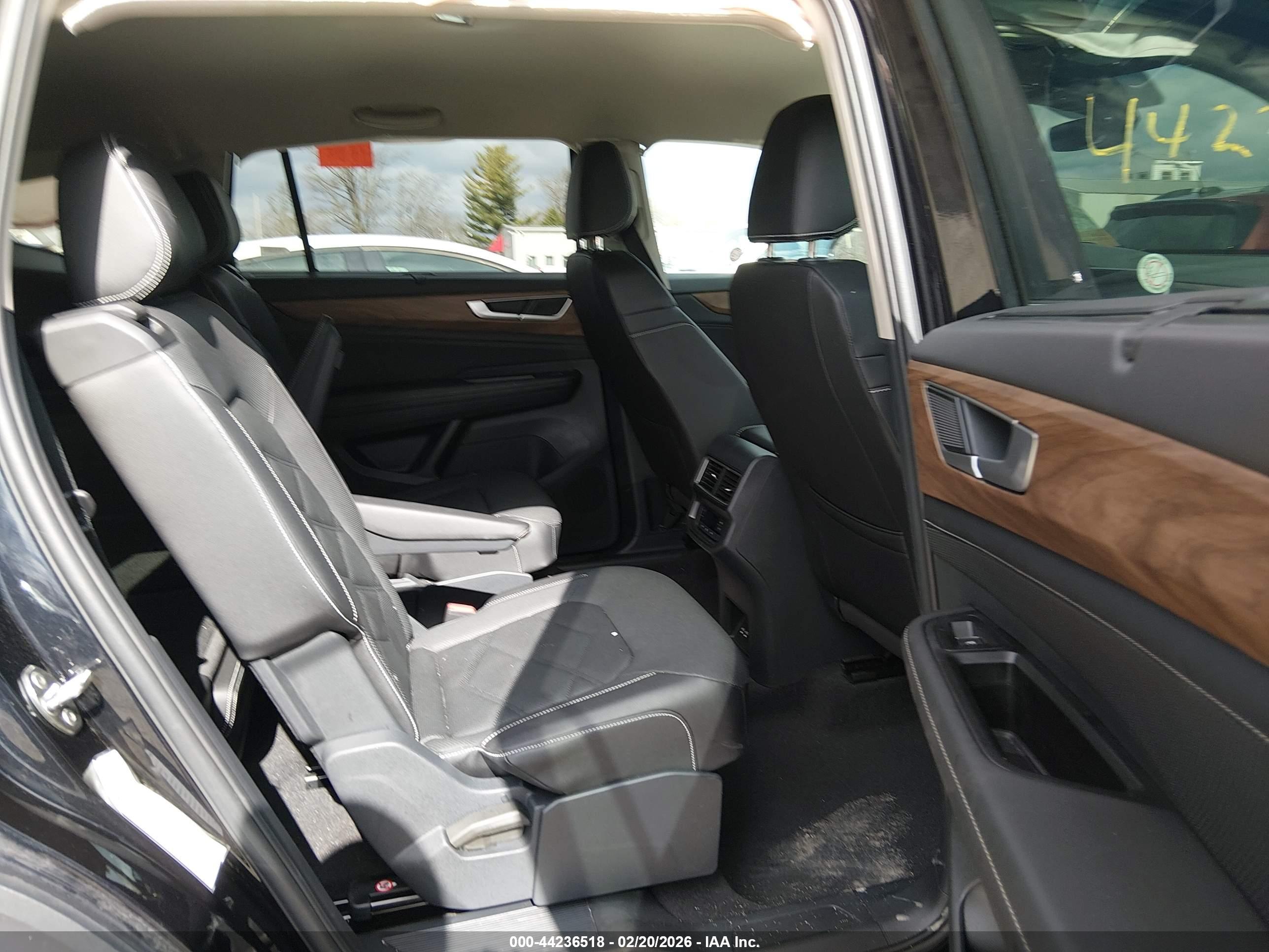 VOLKSWAGEN ATLAS image 8