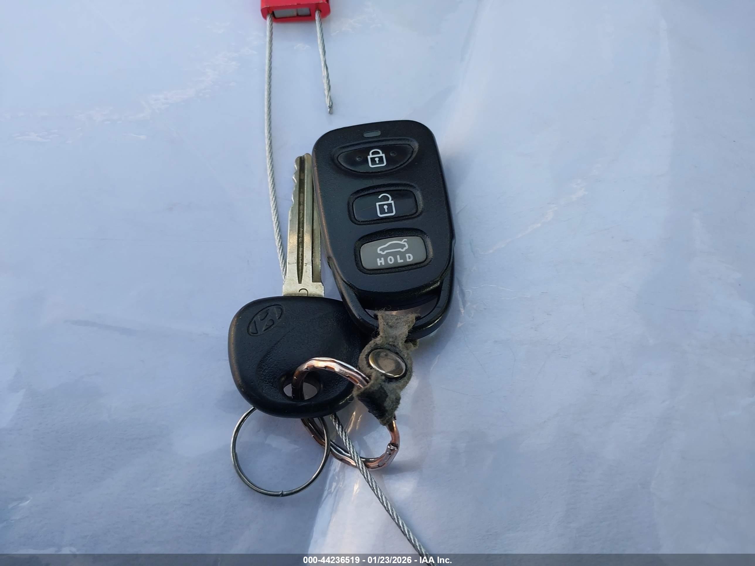 HYUNDAI ELANTRA image 11