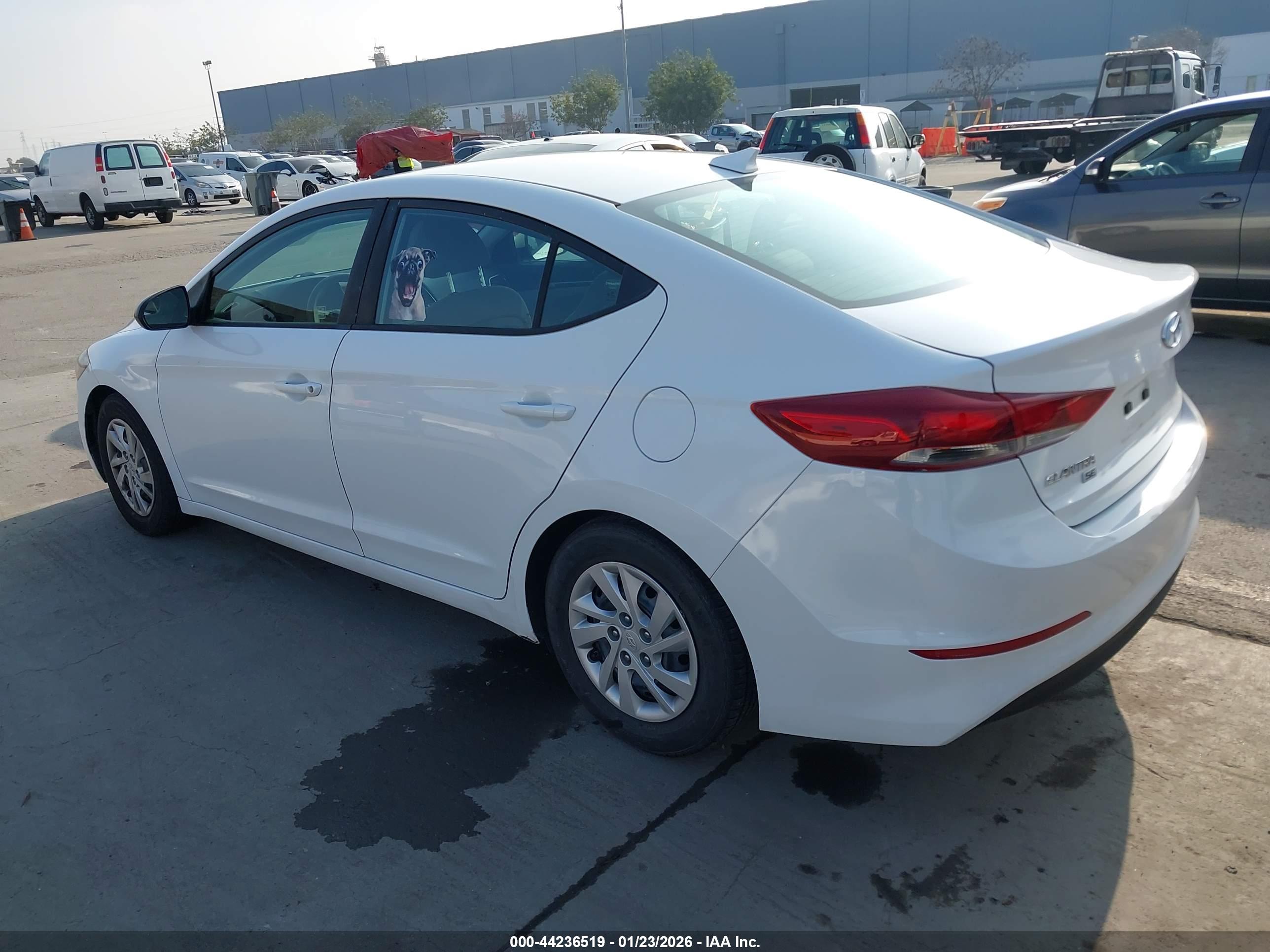 HYUNDAI ELANTRA image 3