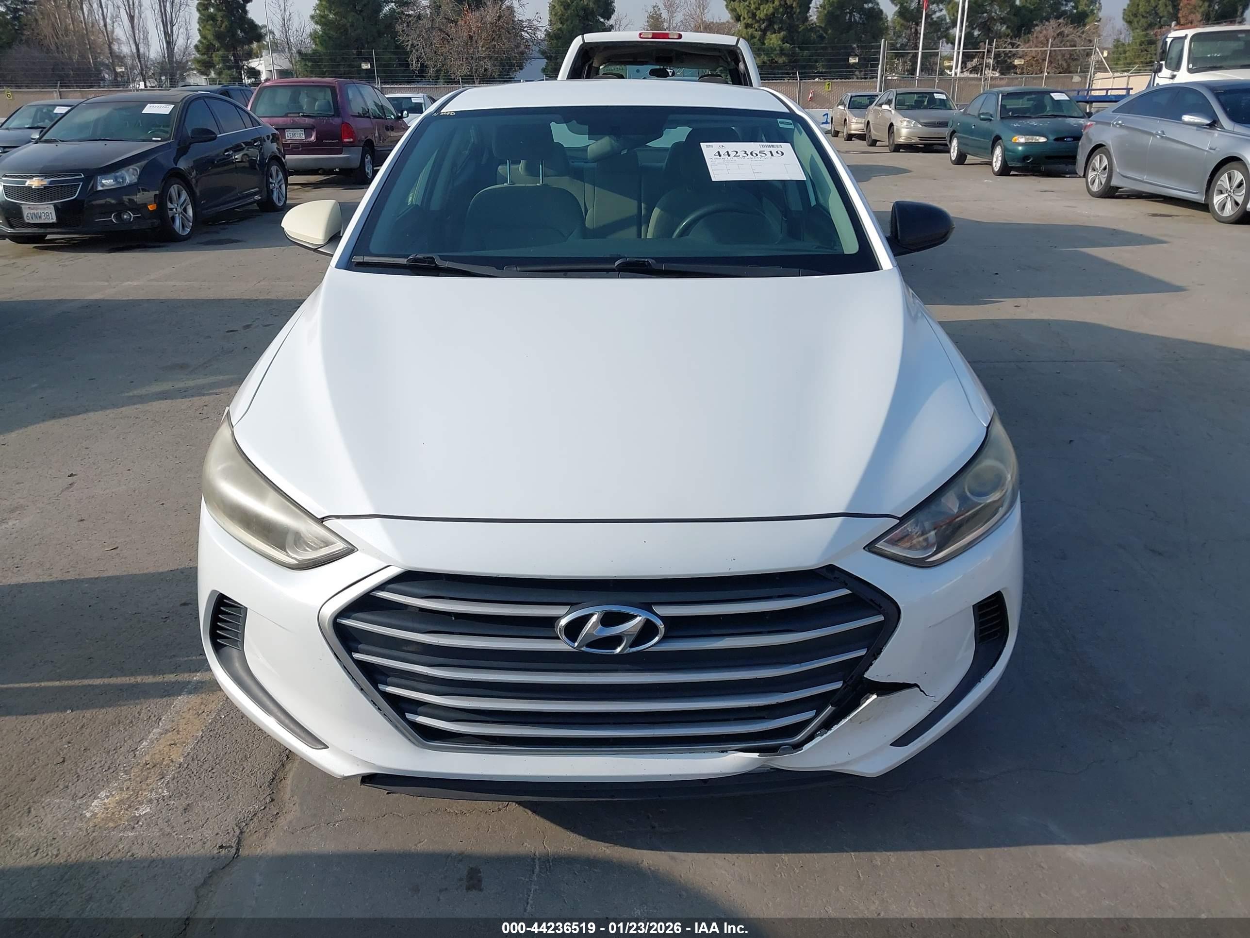 HYUNDAI ELANTRA image 6
