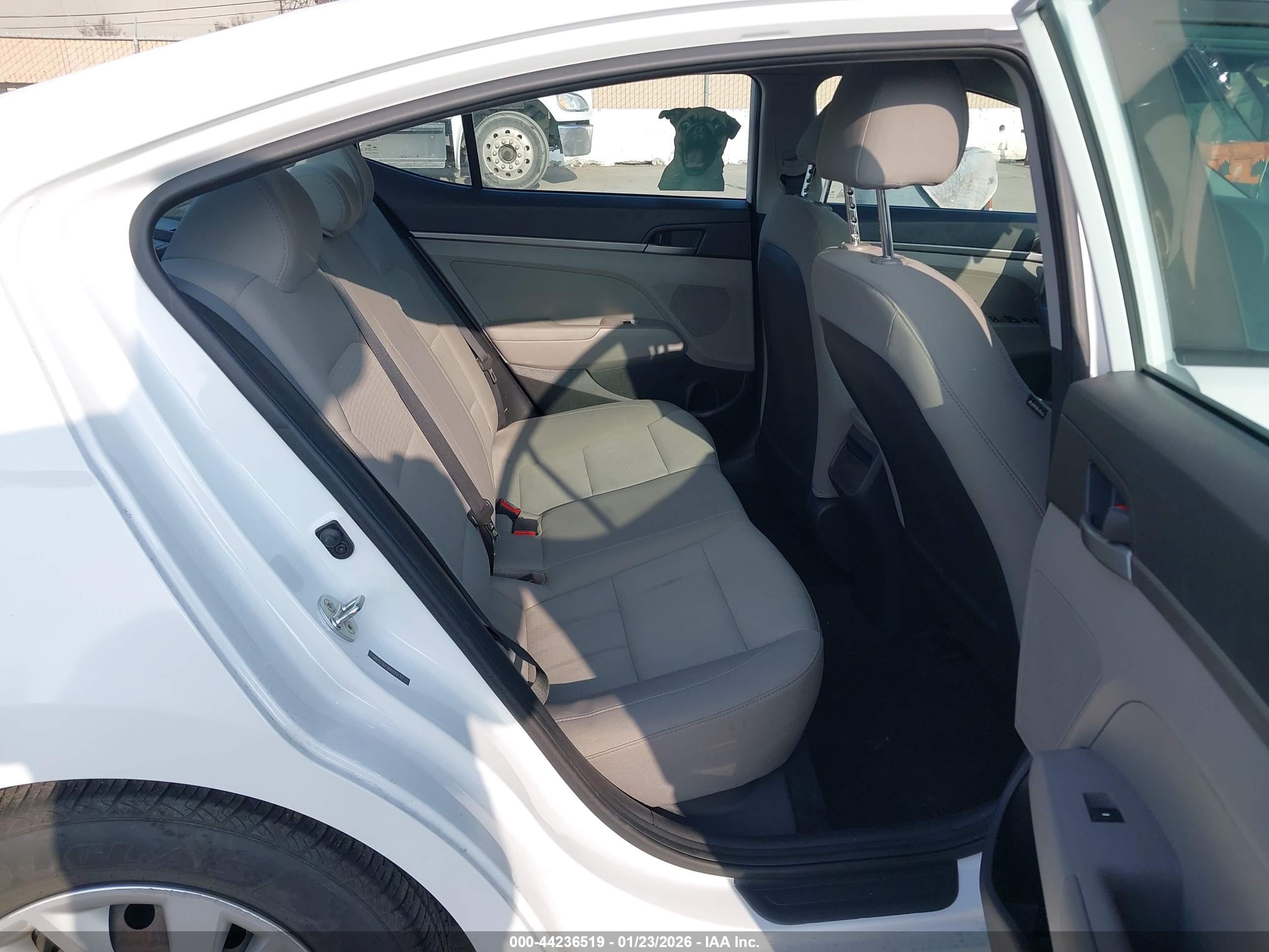 HYUNDAI ELANTRA image 8