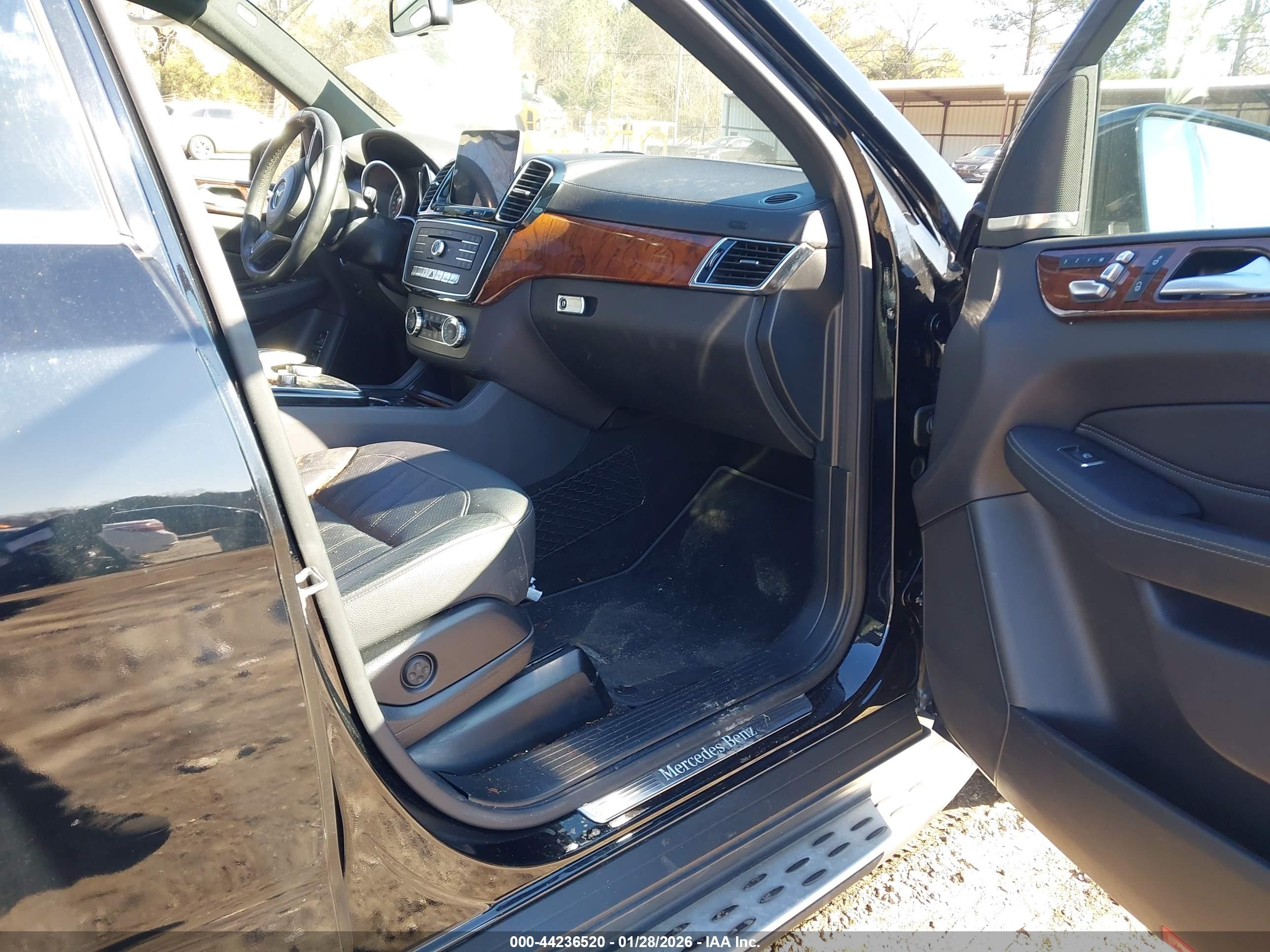 MERCEDES-BENZ GLS image 5