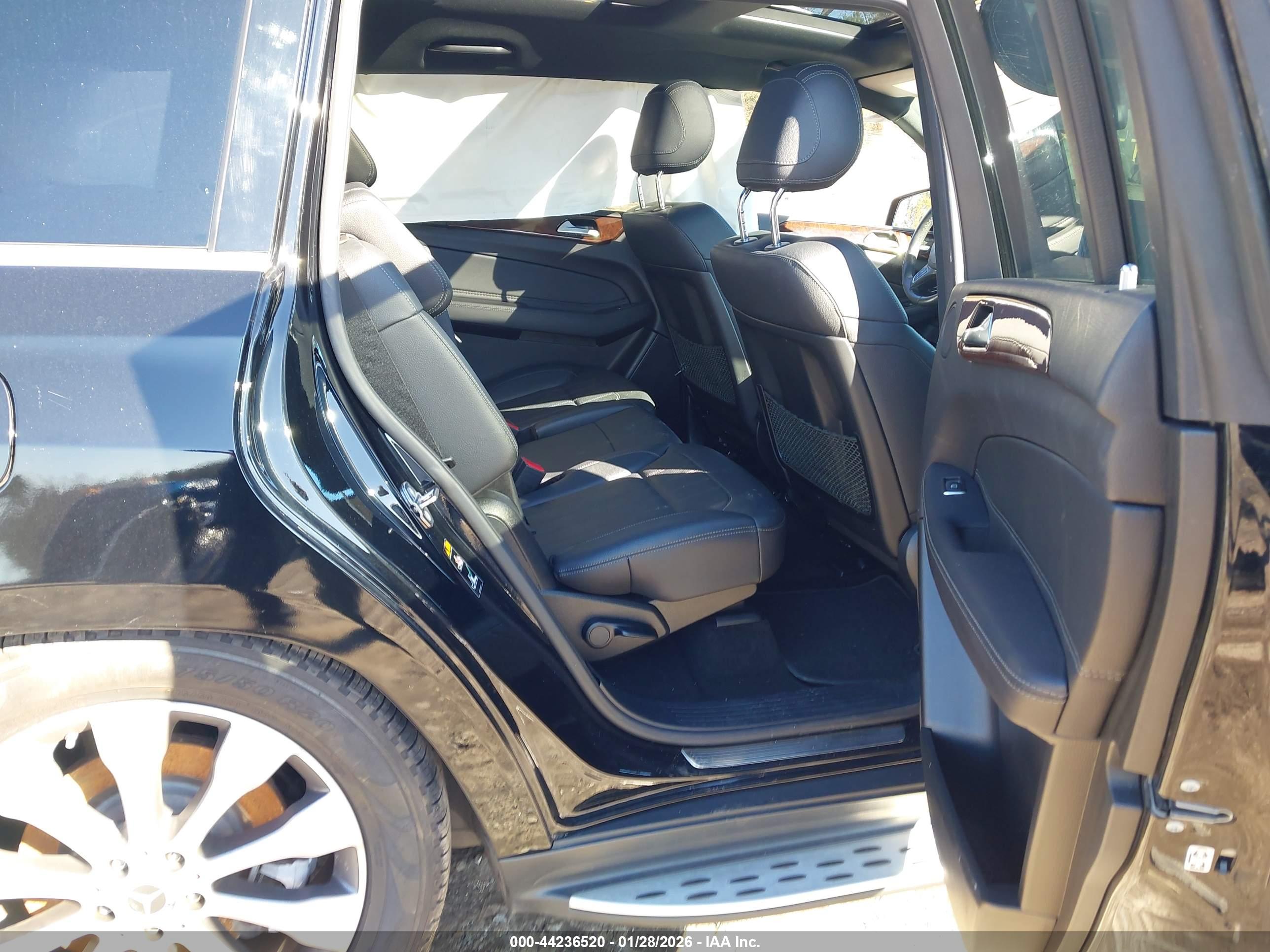 MERCEDES-BENZ GLS image 8