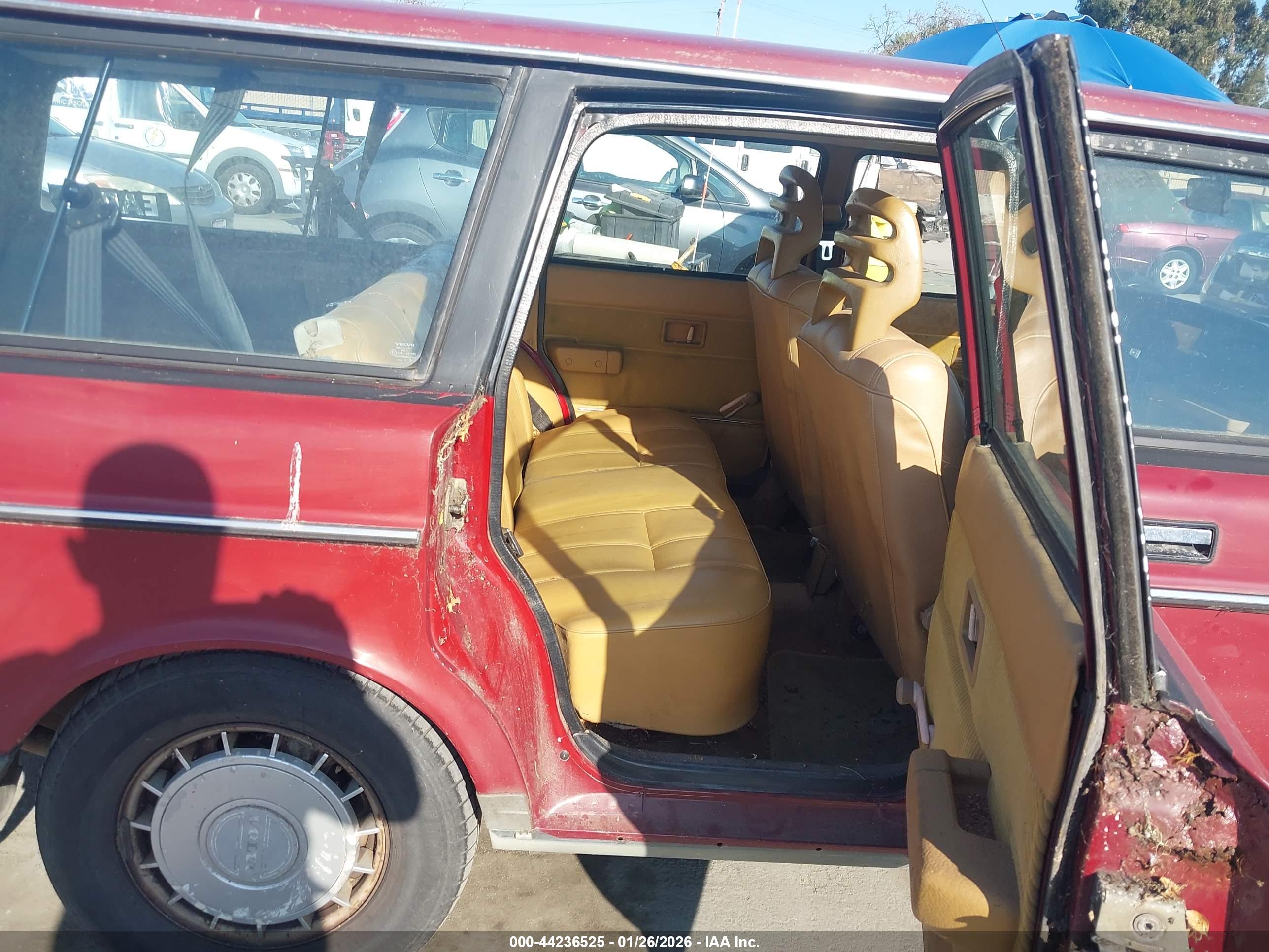 VOLVO 245 image 8