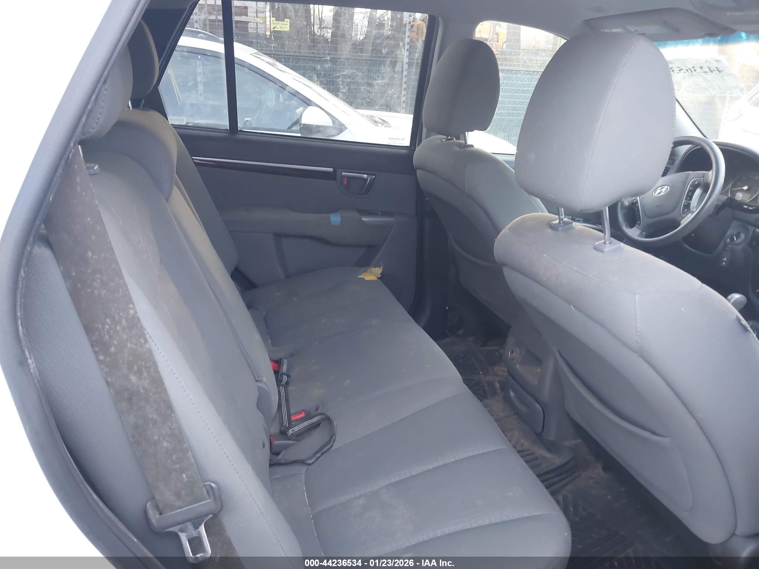 HYUNDAI SANTA image 8