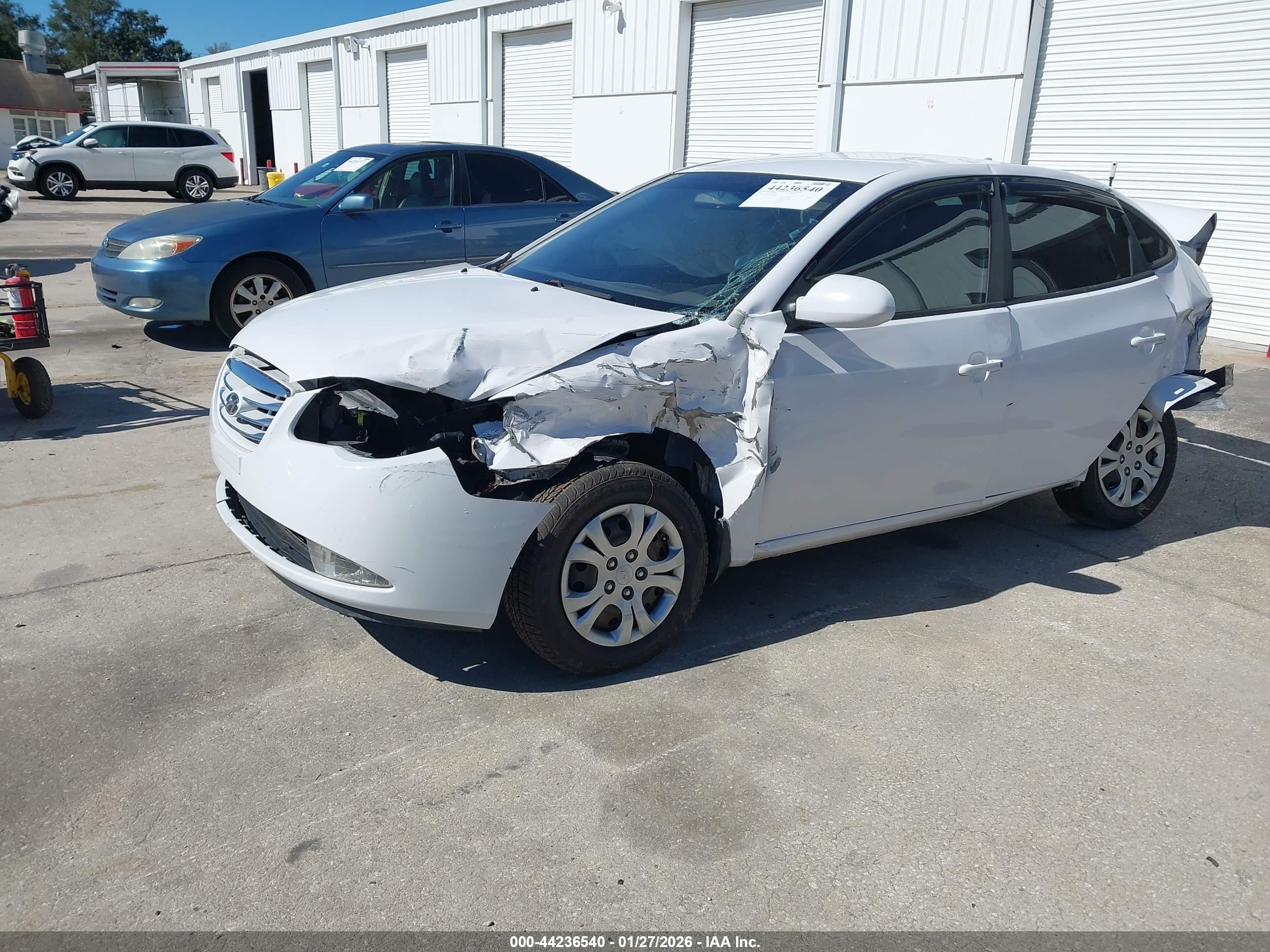 HYUNDAI ELANTRA image 2