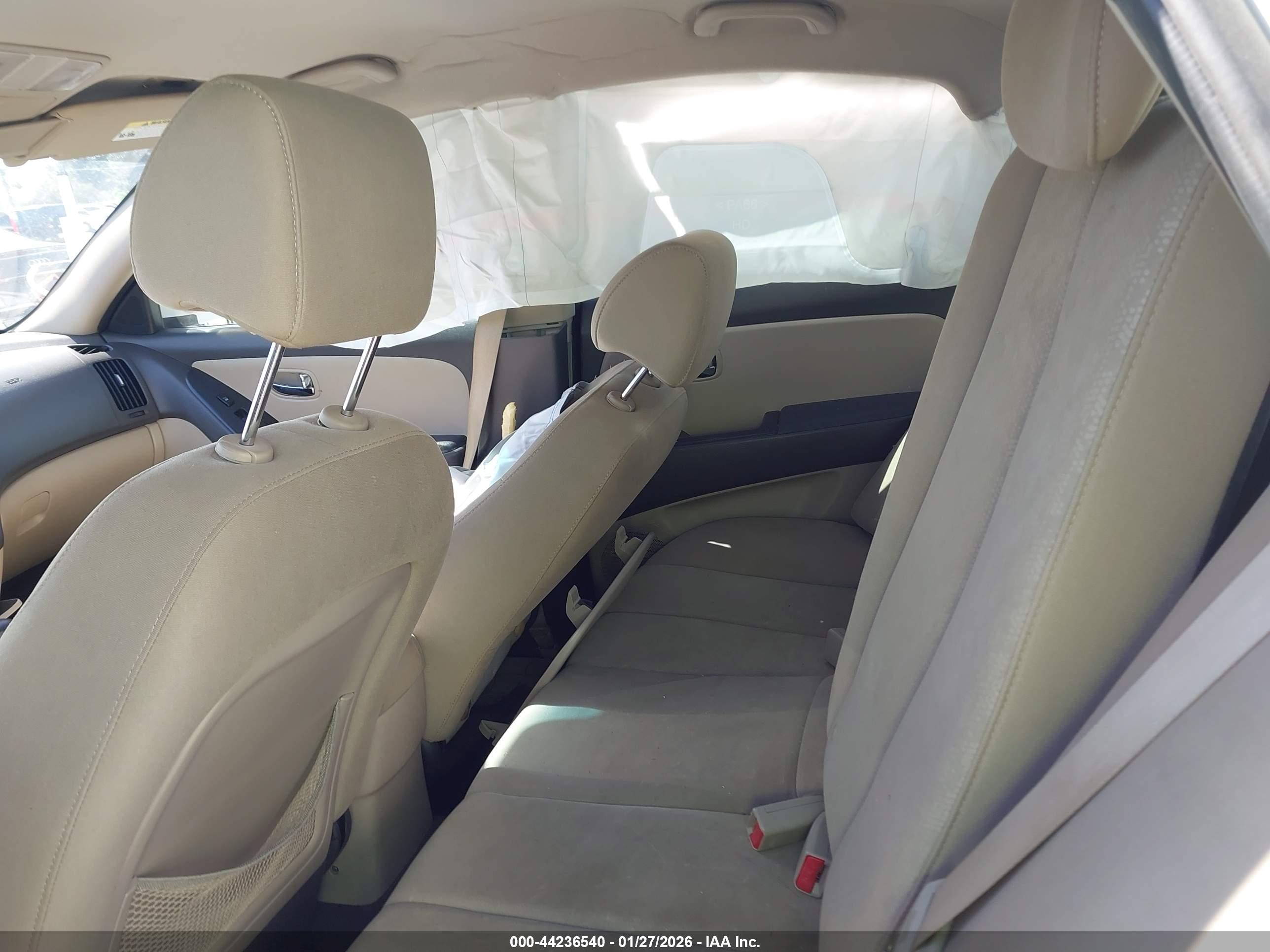 HYUNDAI ELANTRA image 8
