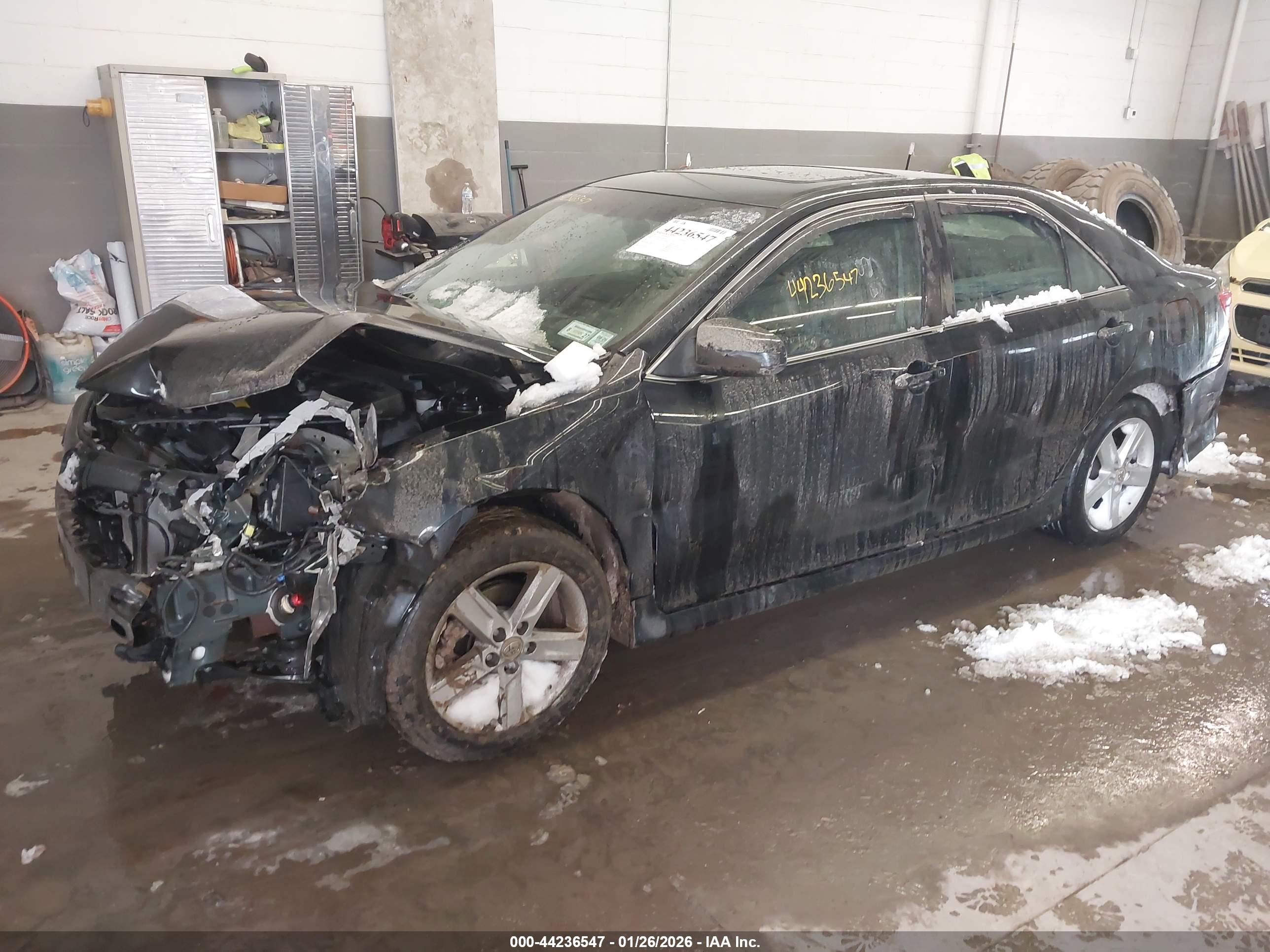TOYOTA CAMRY image 2