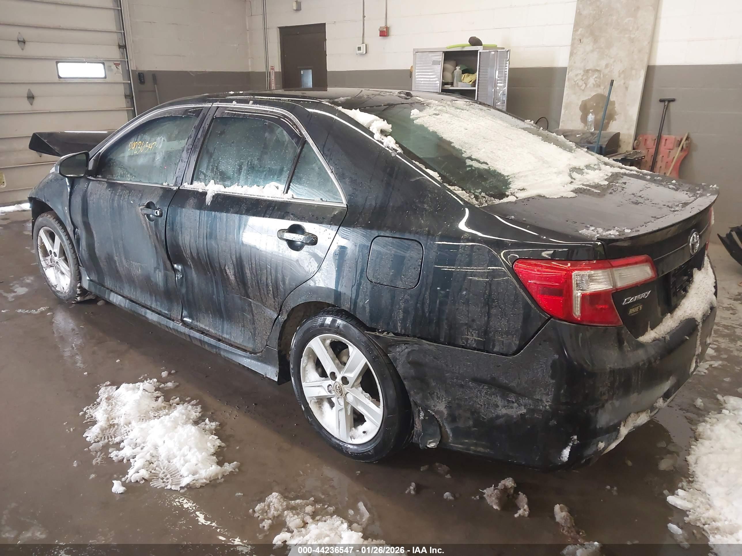 TOYOTA CAMRY image 3