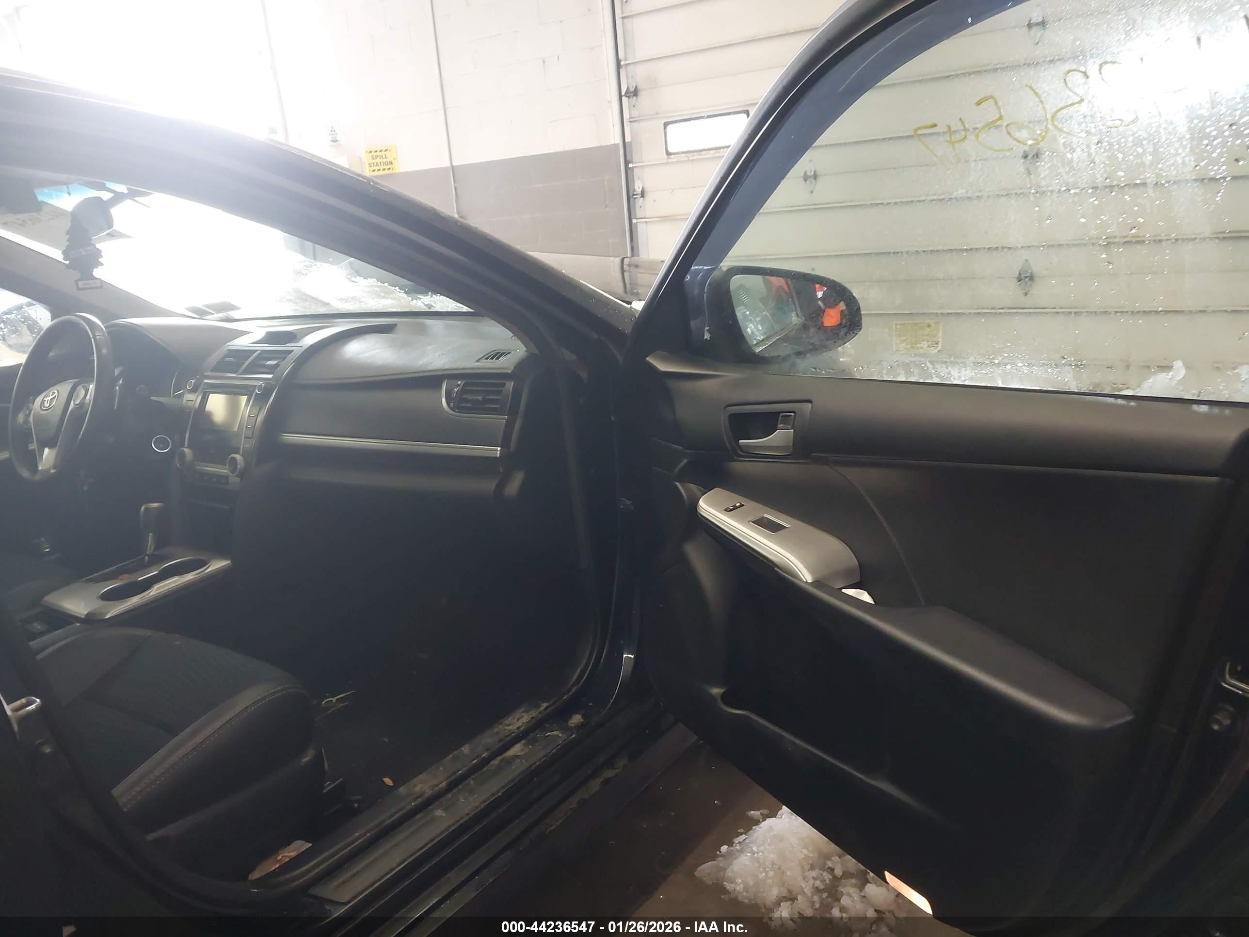 TOYOTA CAMRY image 5