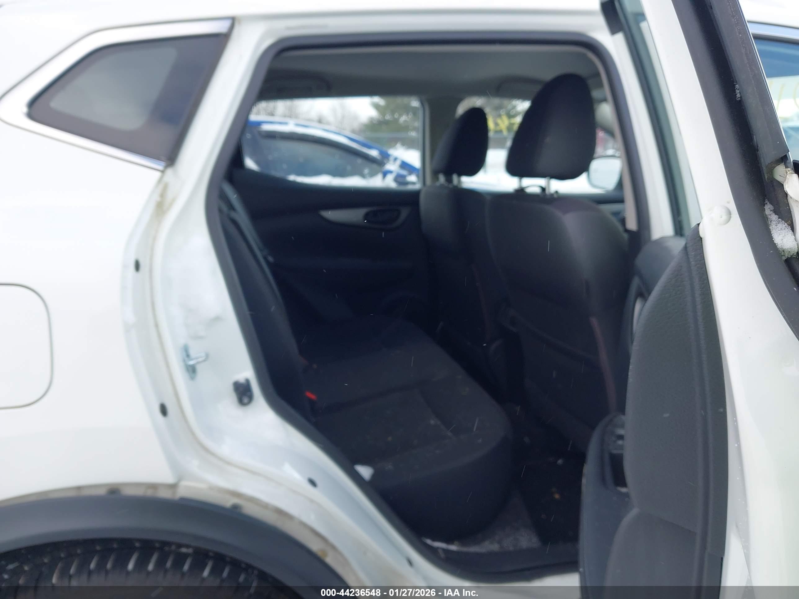 NISSAN ROGUE image 8
