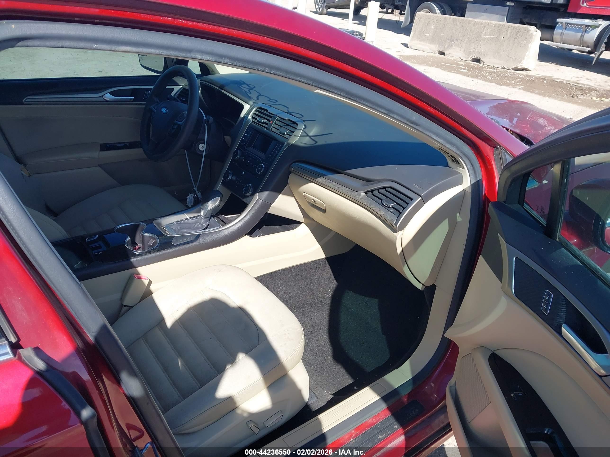 FORD FUSION image 5