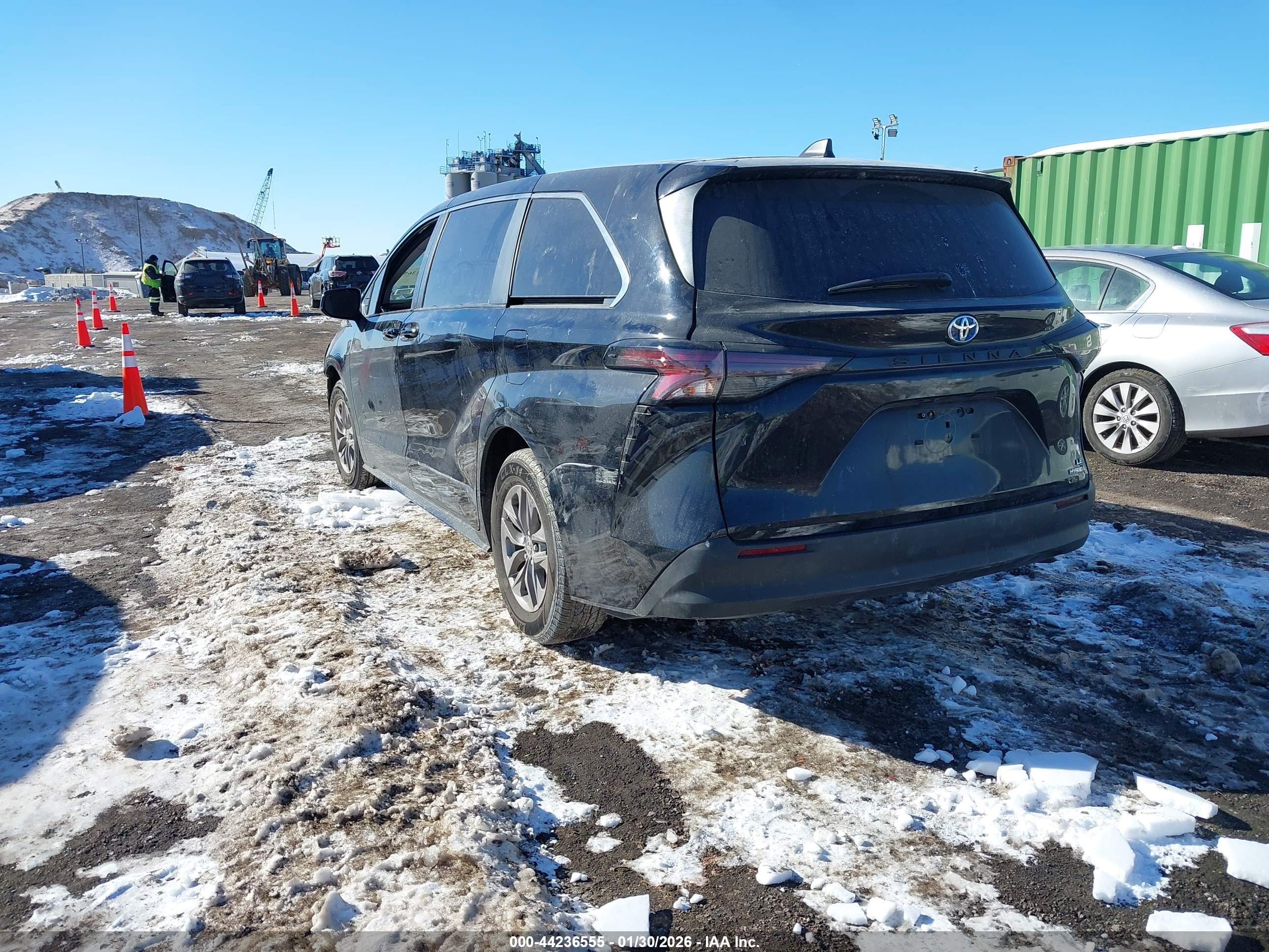 TOYOTA SIENNA image 3