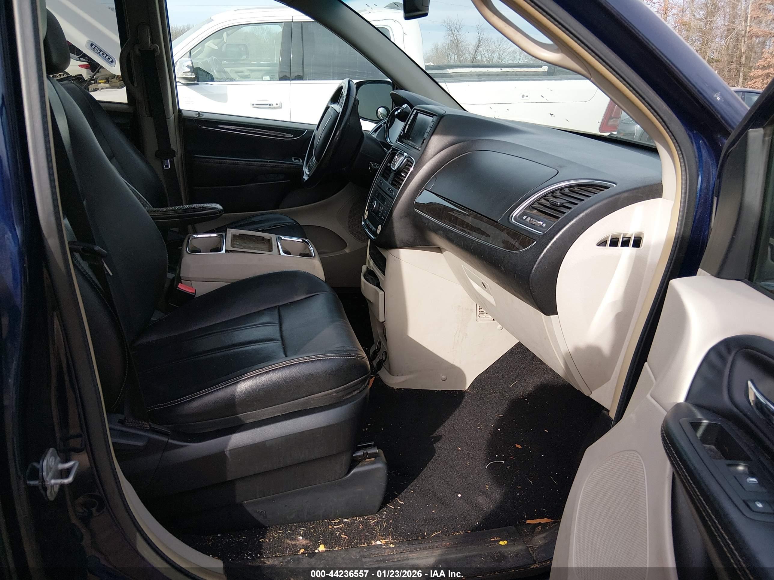 CHRYSLER TOWN image 5