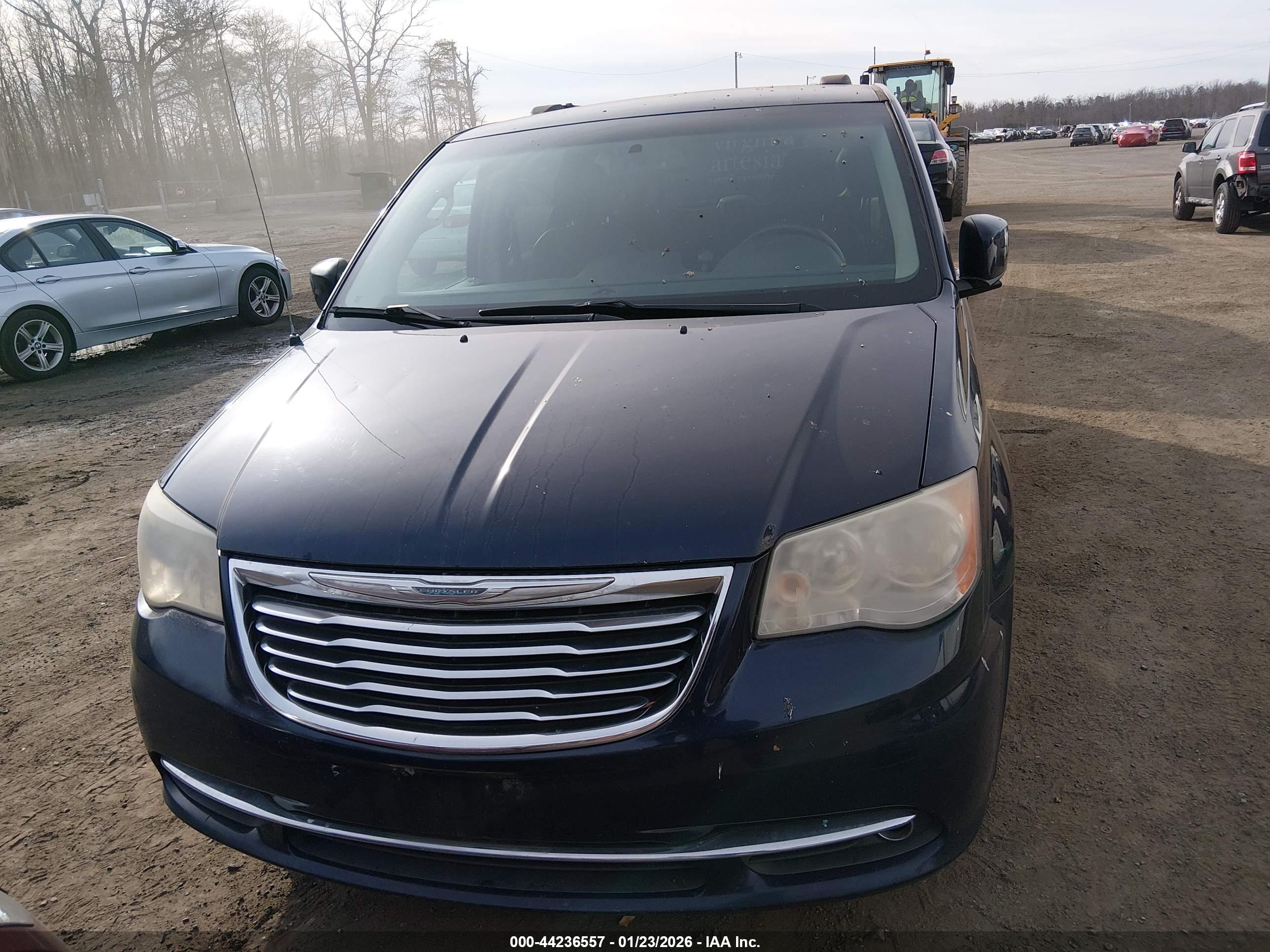 CHRYSLER TOWN image 6