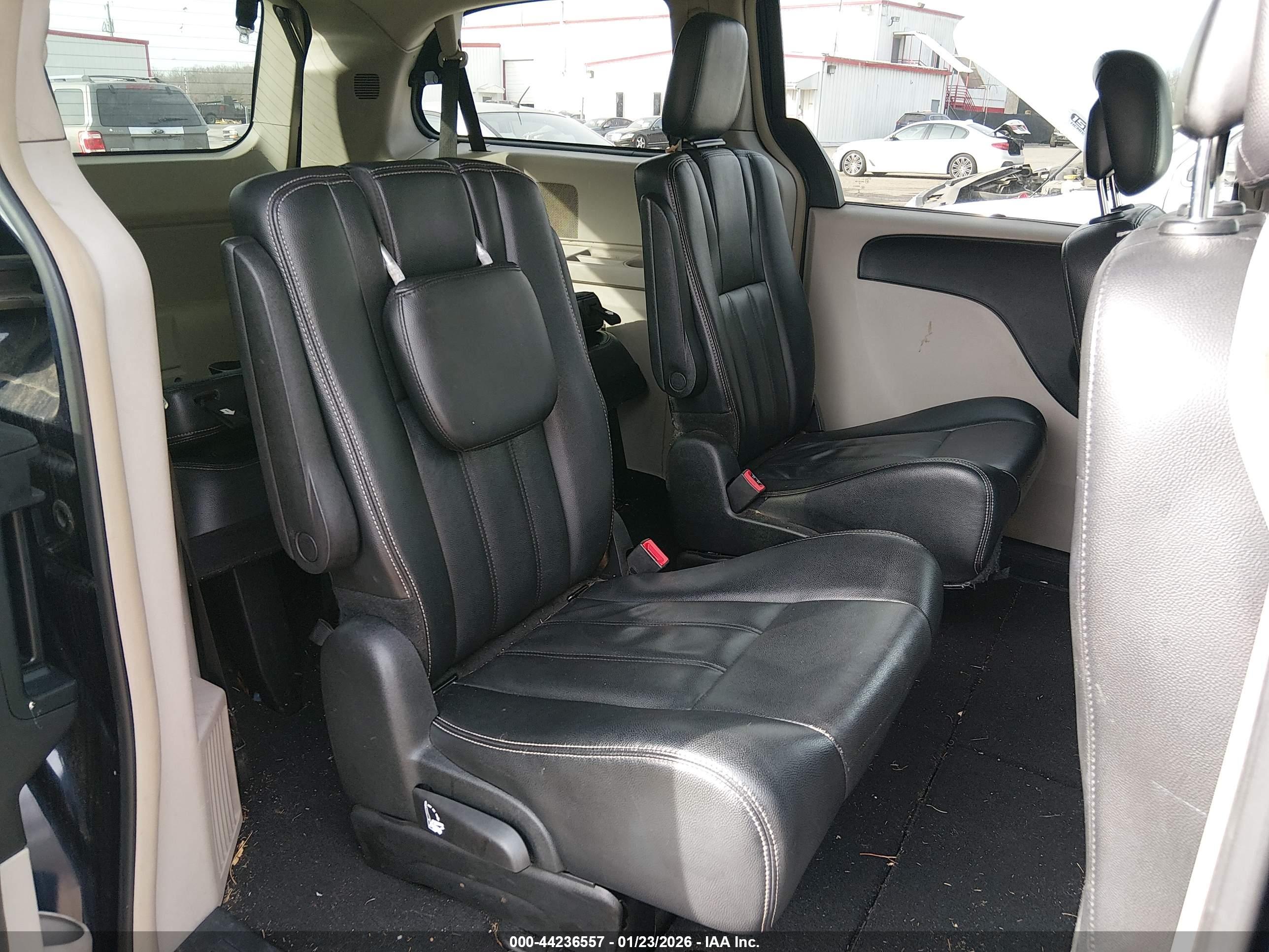 CHRYSLER TOWN image 8