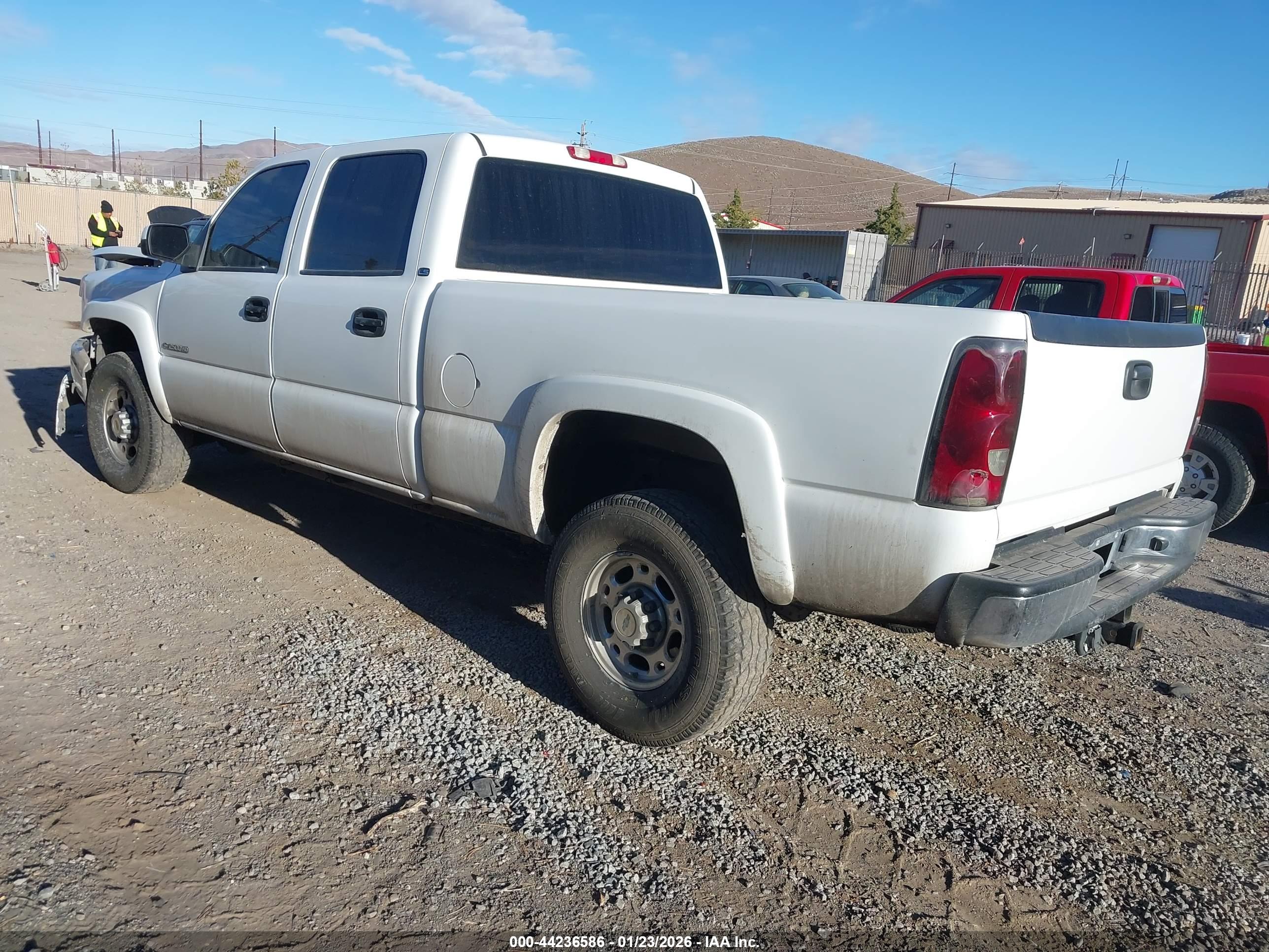 CHEVROLET SILVERADO image 3