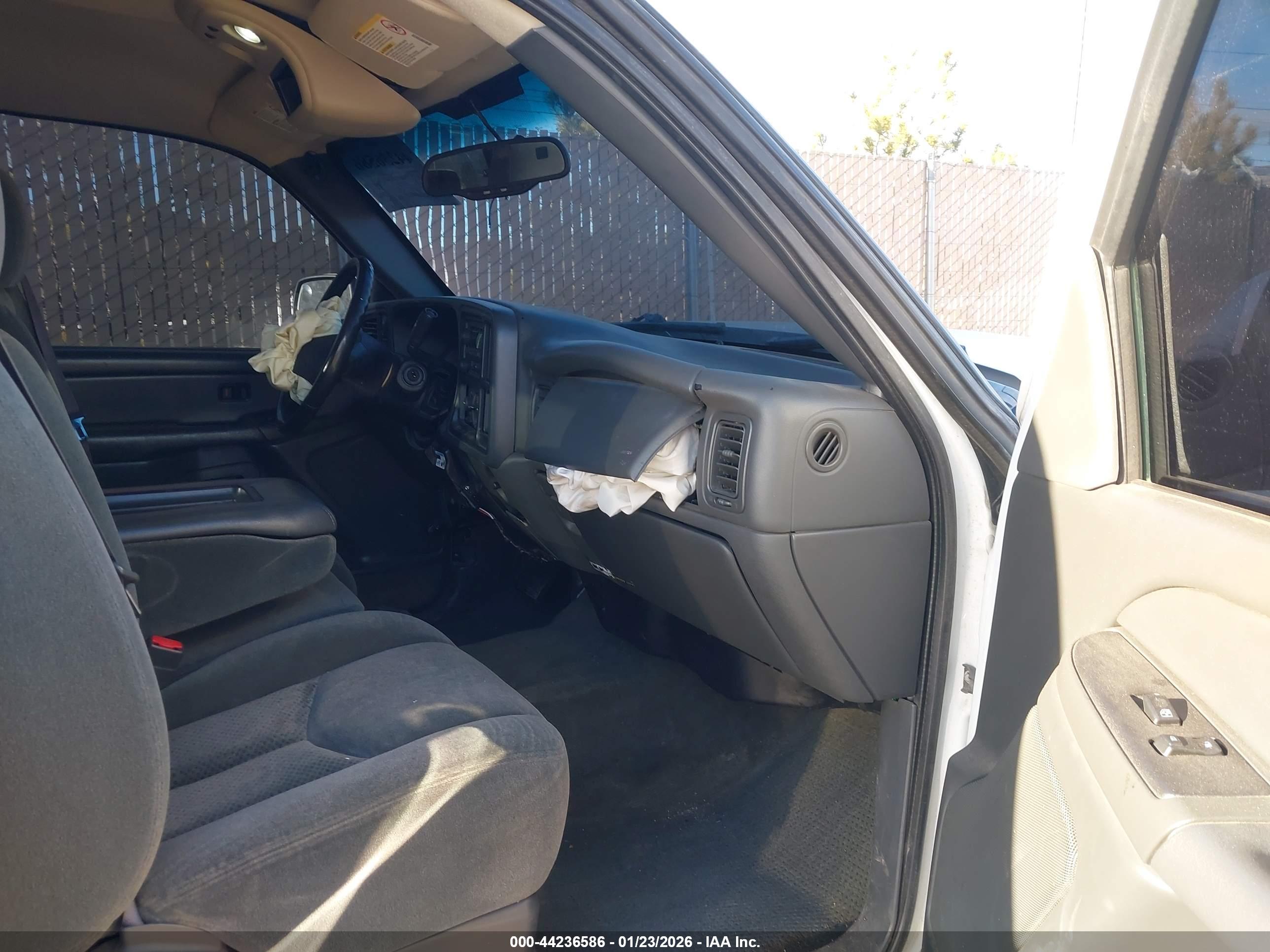CHEVROLET SILVERADO image 5