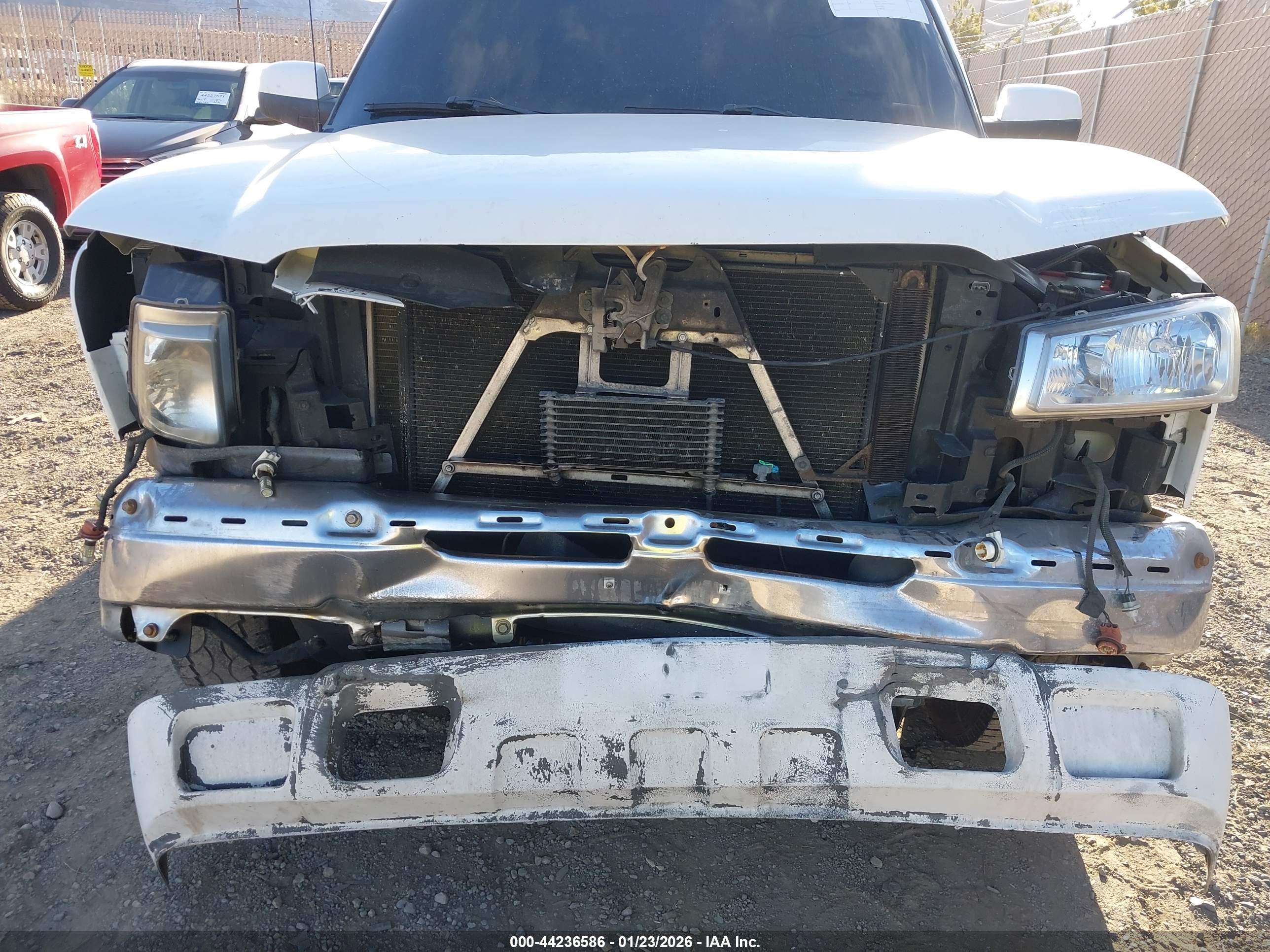 CHEVROLET SILVERADO image 6