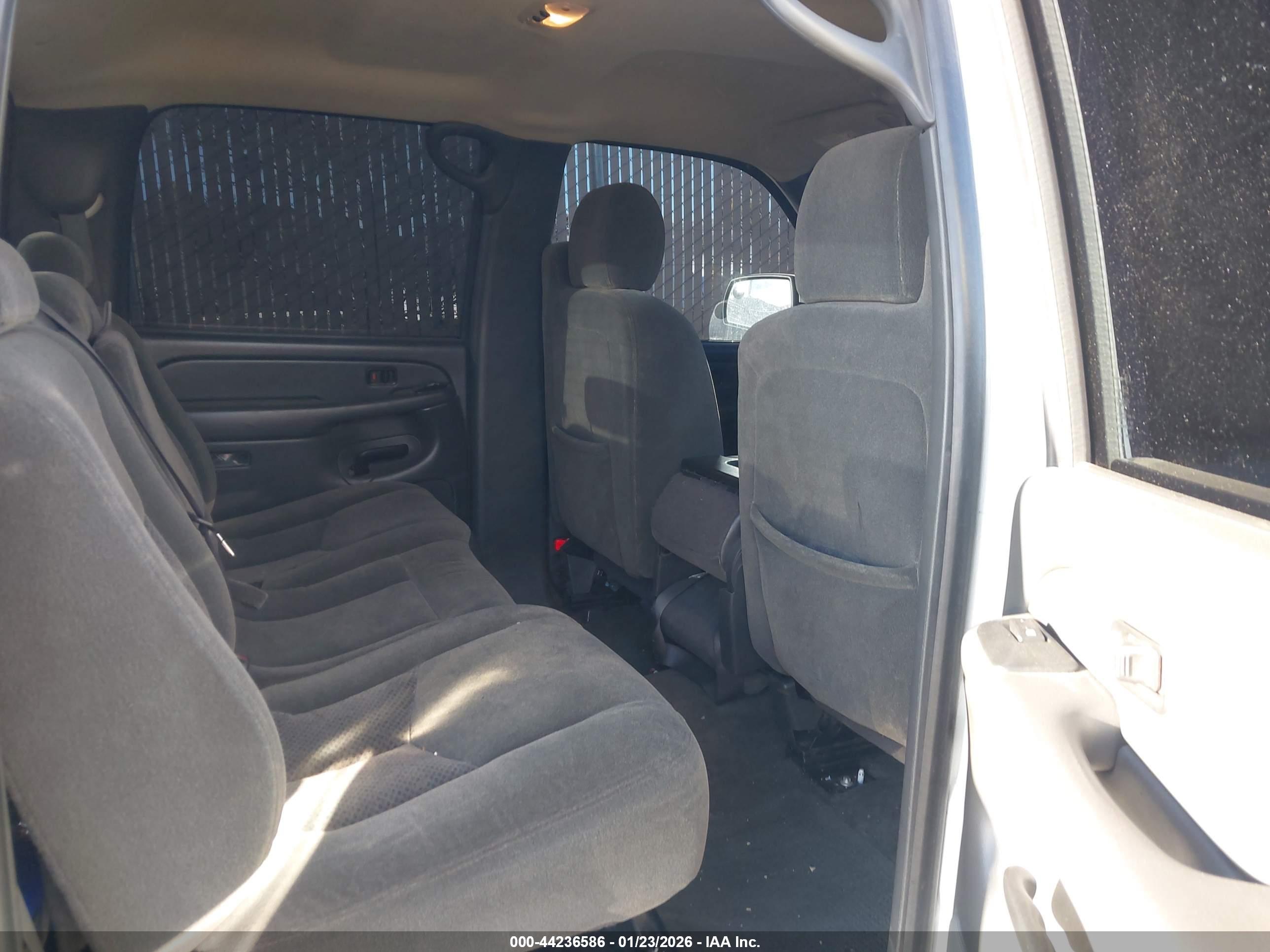 CHEVROLET SILVERADO image 8