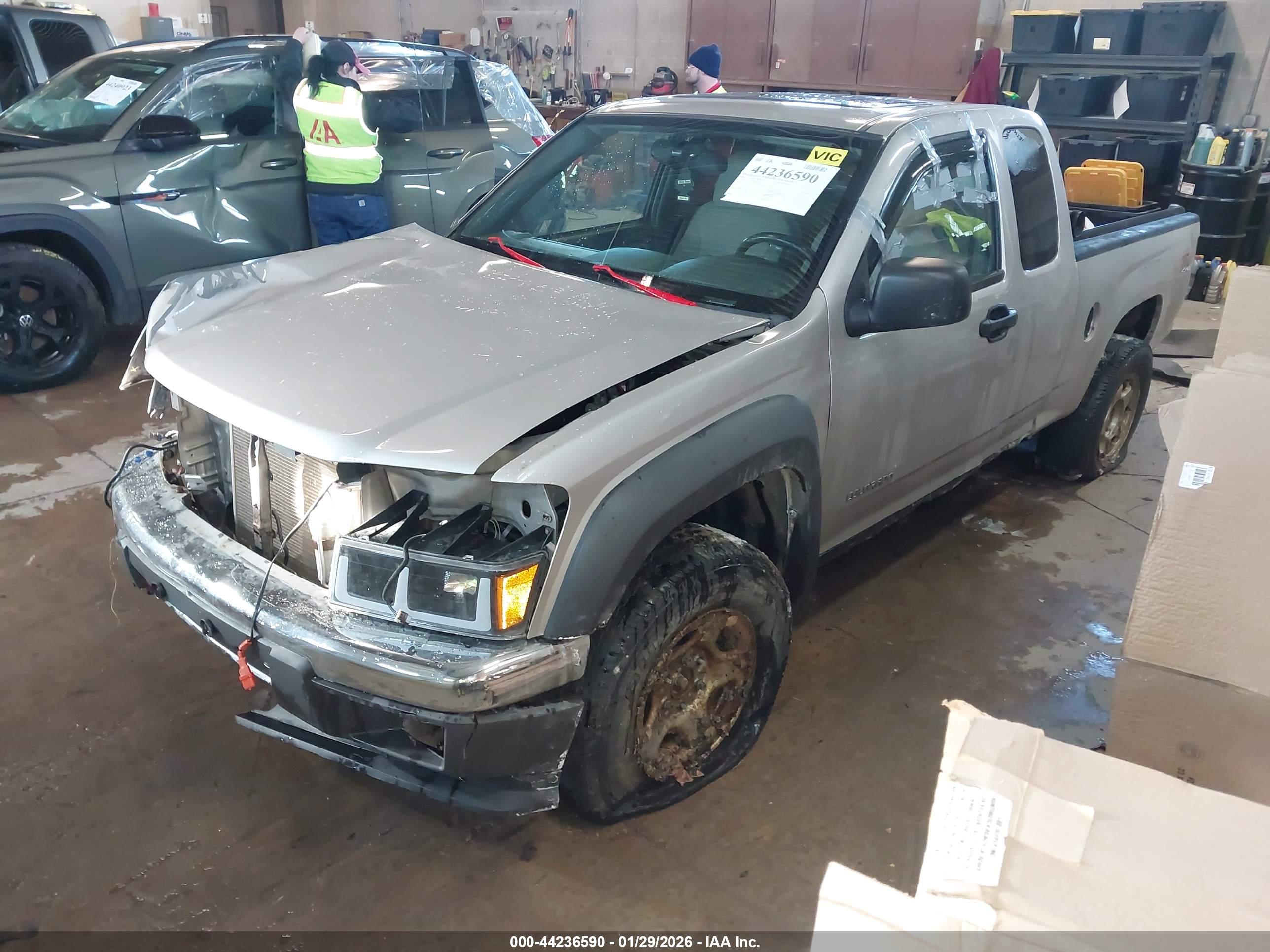 CHEVROLET COLORADO image 2