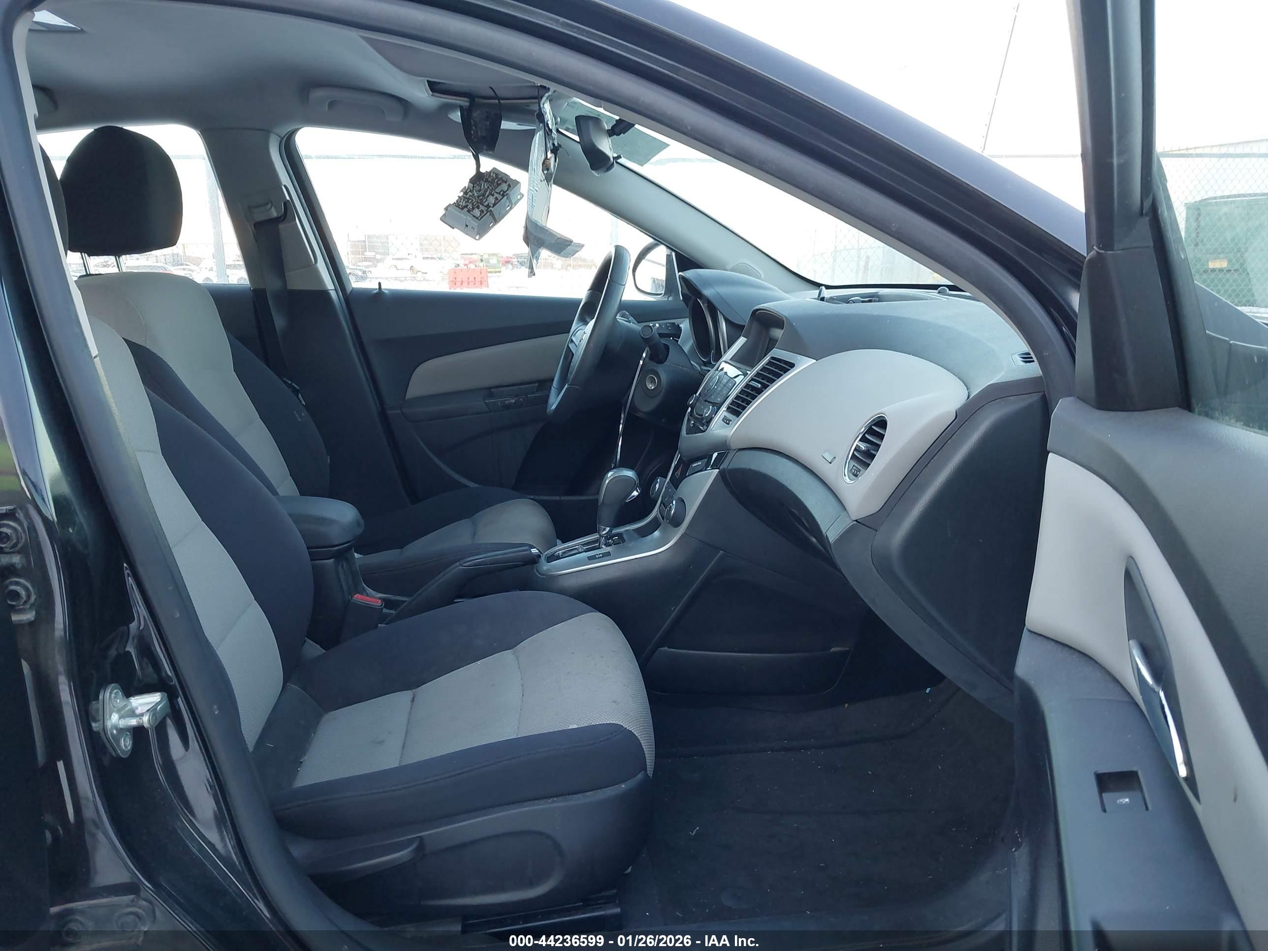 CHEVROLET CRUZE image 5