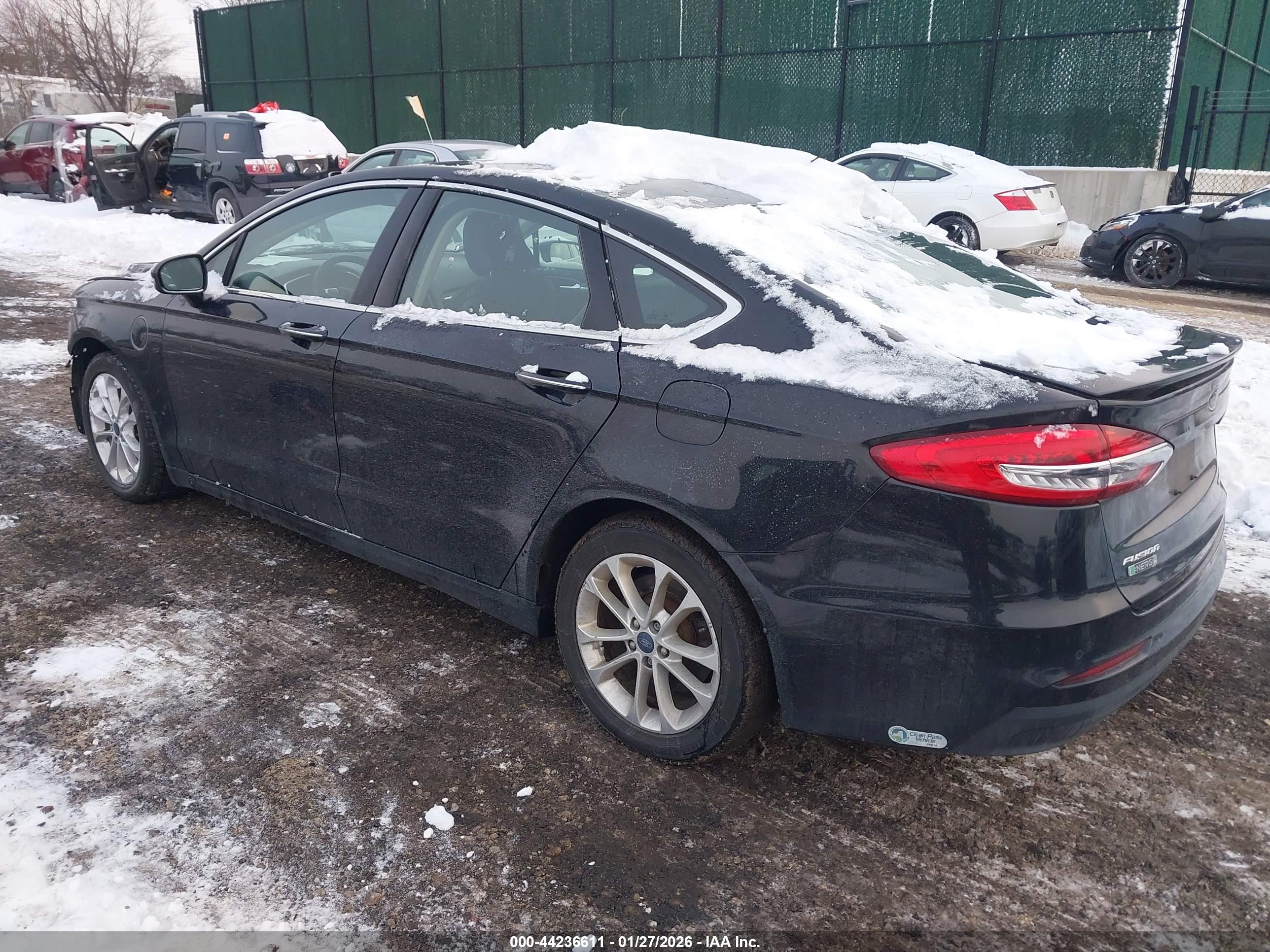 FORD FUSION image 3