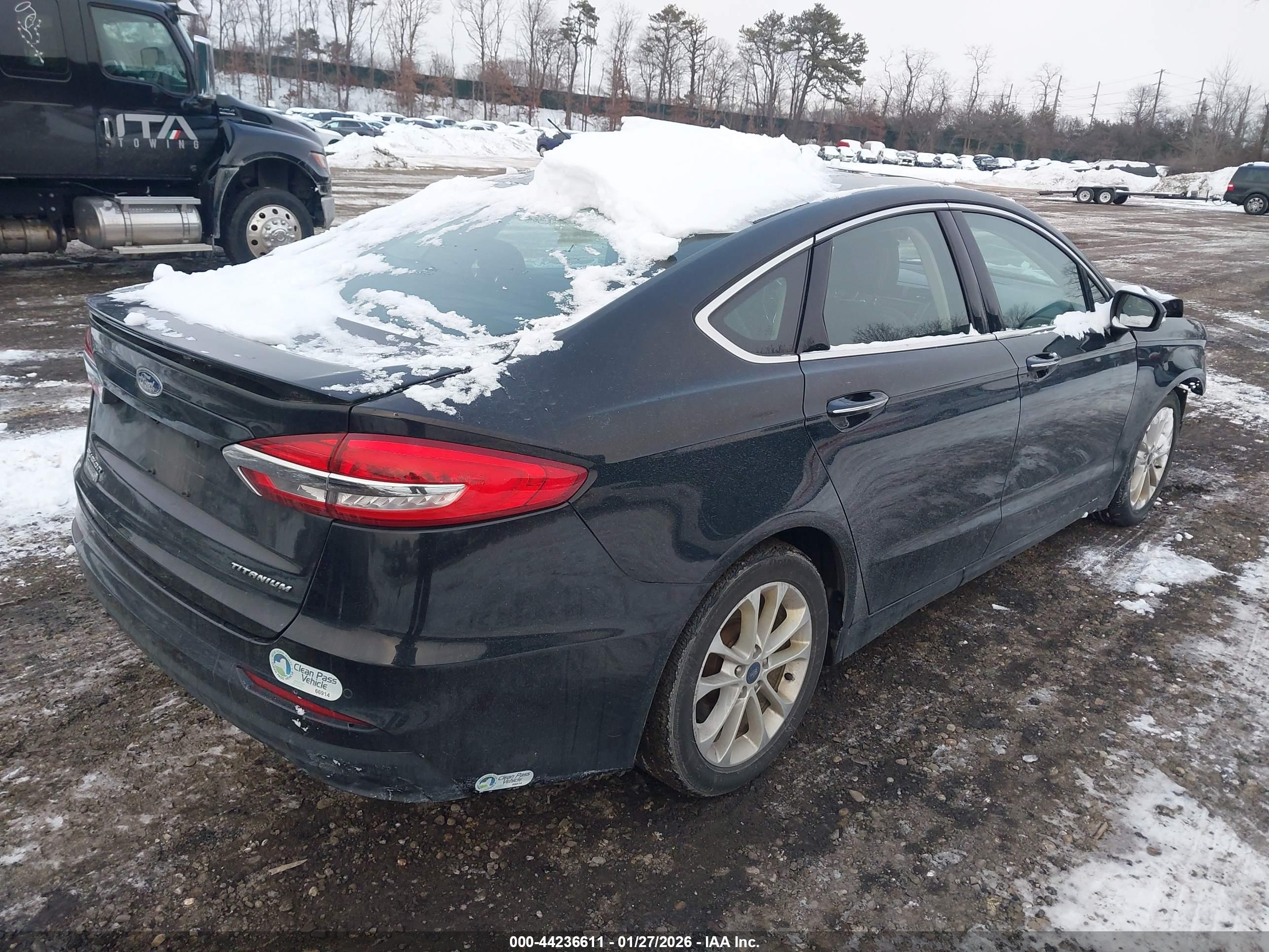 FORD FUSION image 4