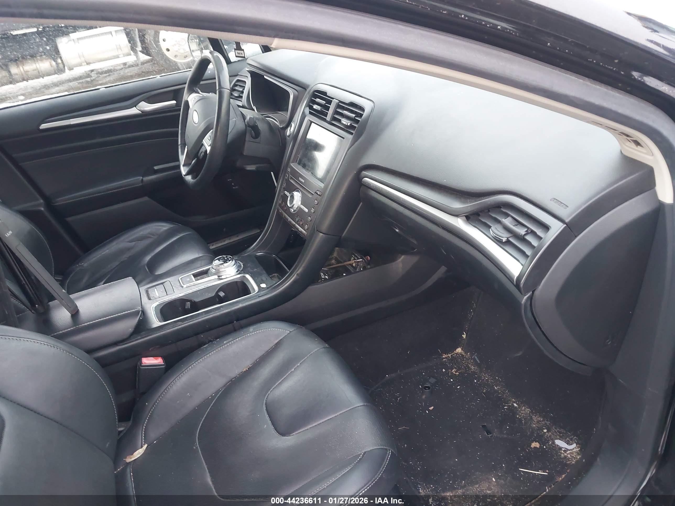 FORD FUSION image 5